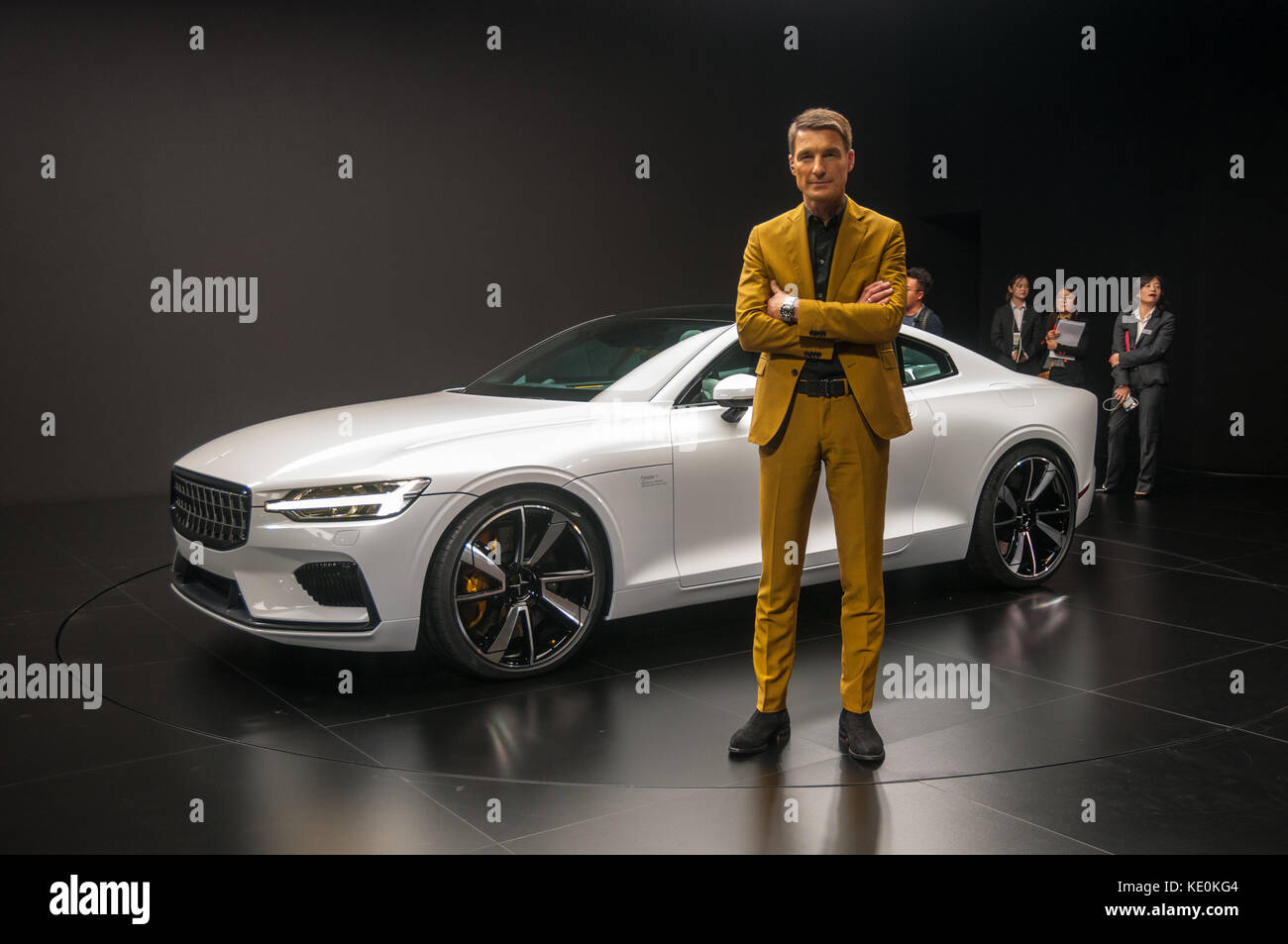 Shanghai, Cina. Xvii oct, 2017. Thomas Ingenlath, CEO di media lancio di Polestar 1 e la stella polare come stand lungo il marchio. Museo Yuz, Shanghai, Cina. Credito: Mark Andrews/Alamy Live News Foto Stock