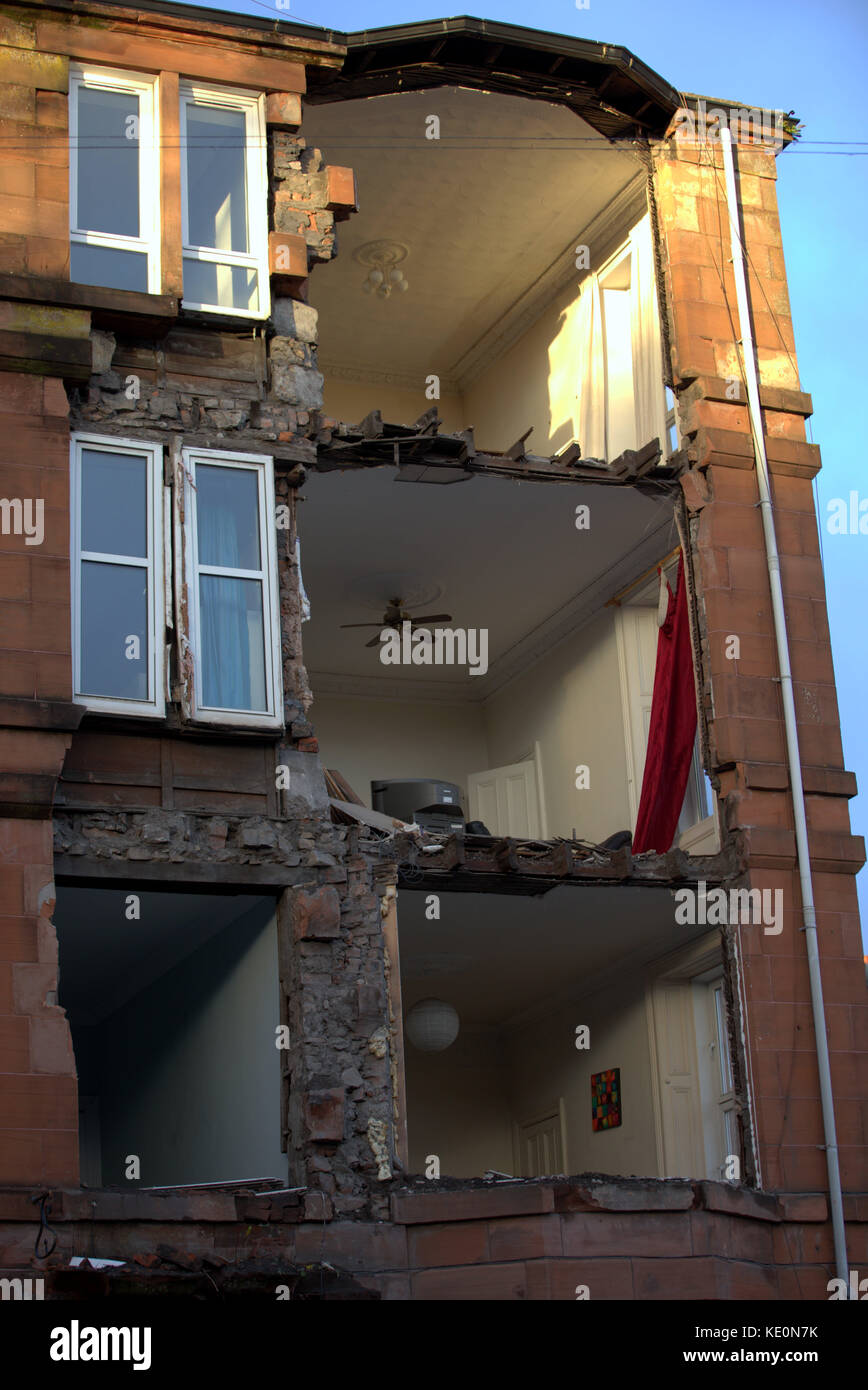 Glasgow, Scozia, Regno Unito.17 ottobre. UK Weather, dopo che l'uragano Ophelia ha colpito la città, un Tenement non occupato a Crosshill è crollato quando Storm ha colpito la Scozia. Credito: Traghetto gerard/Alamy Live News Foto Stock