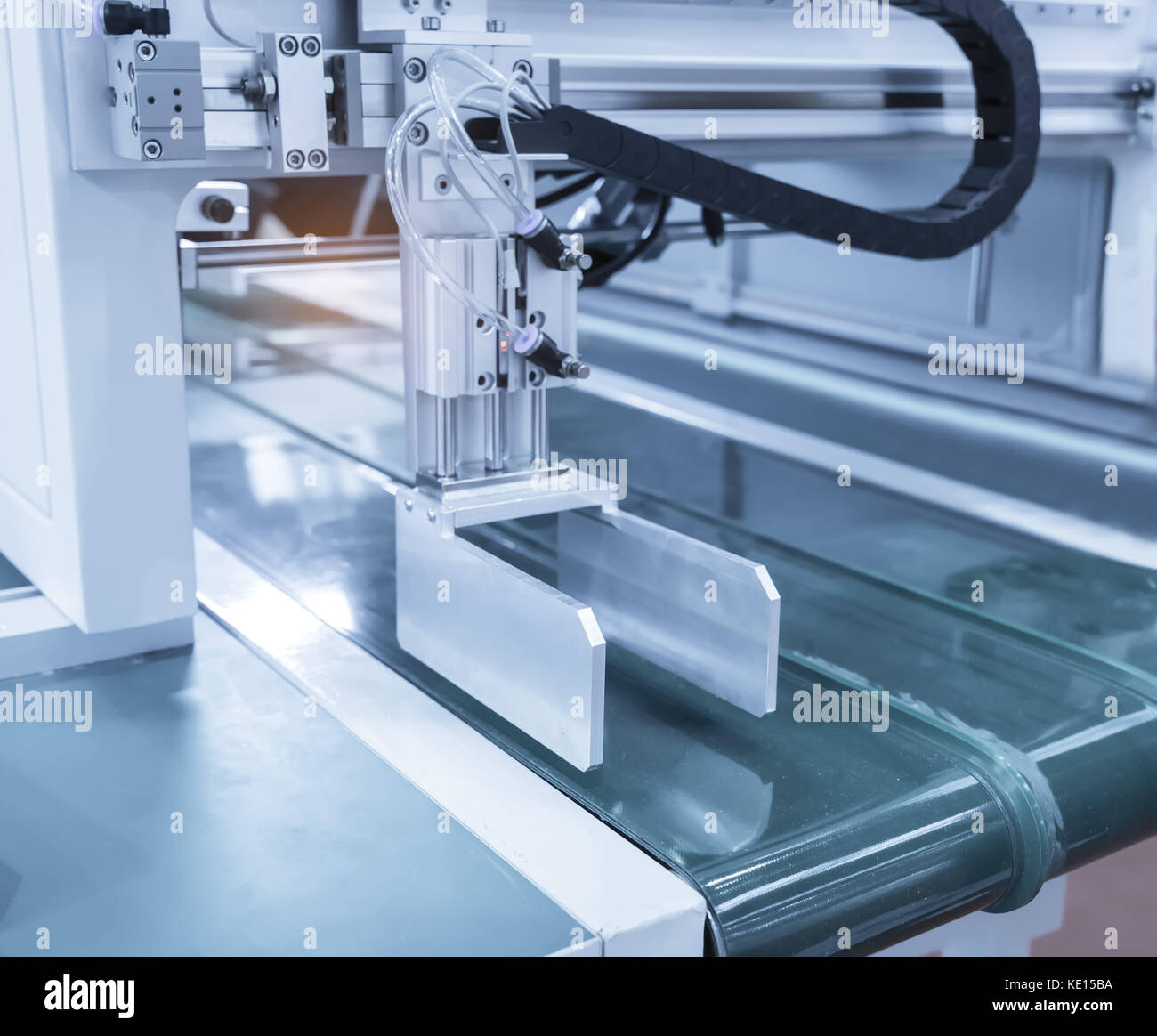 Macchina robotica strumento nella fabbricazione industriale impianto,smart factory industry 4.0 concetto. Foto Stock