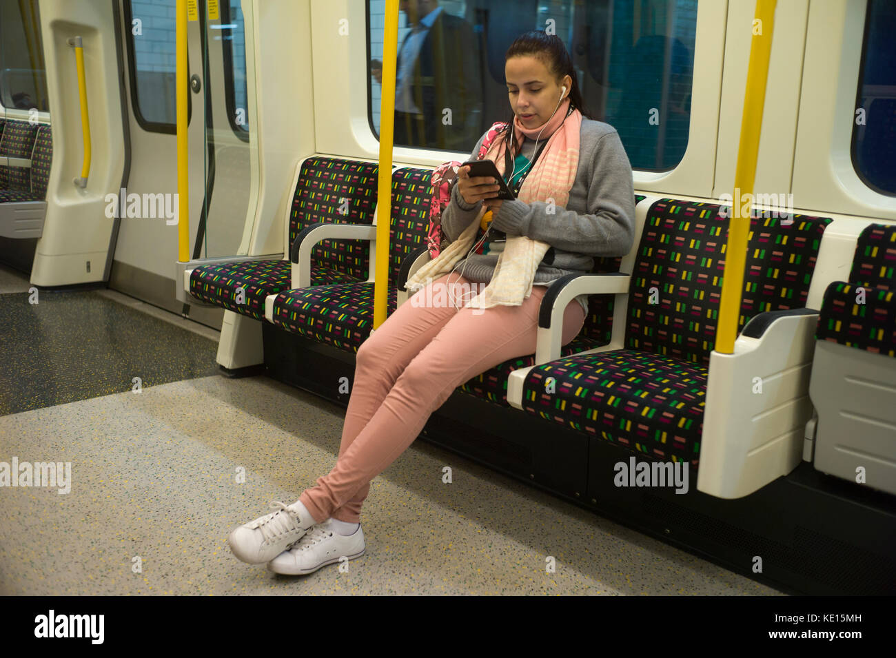 Viaggiare sul tubo di Londra, la metropolitana. Londra Inghilterra. Ott 2017 Foto Stock