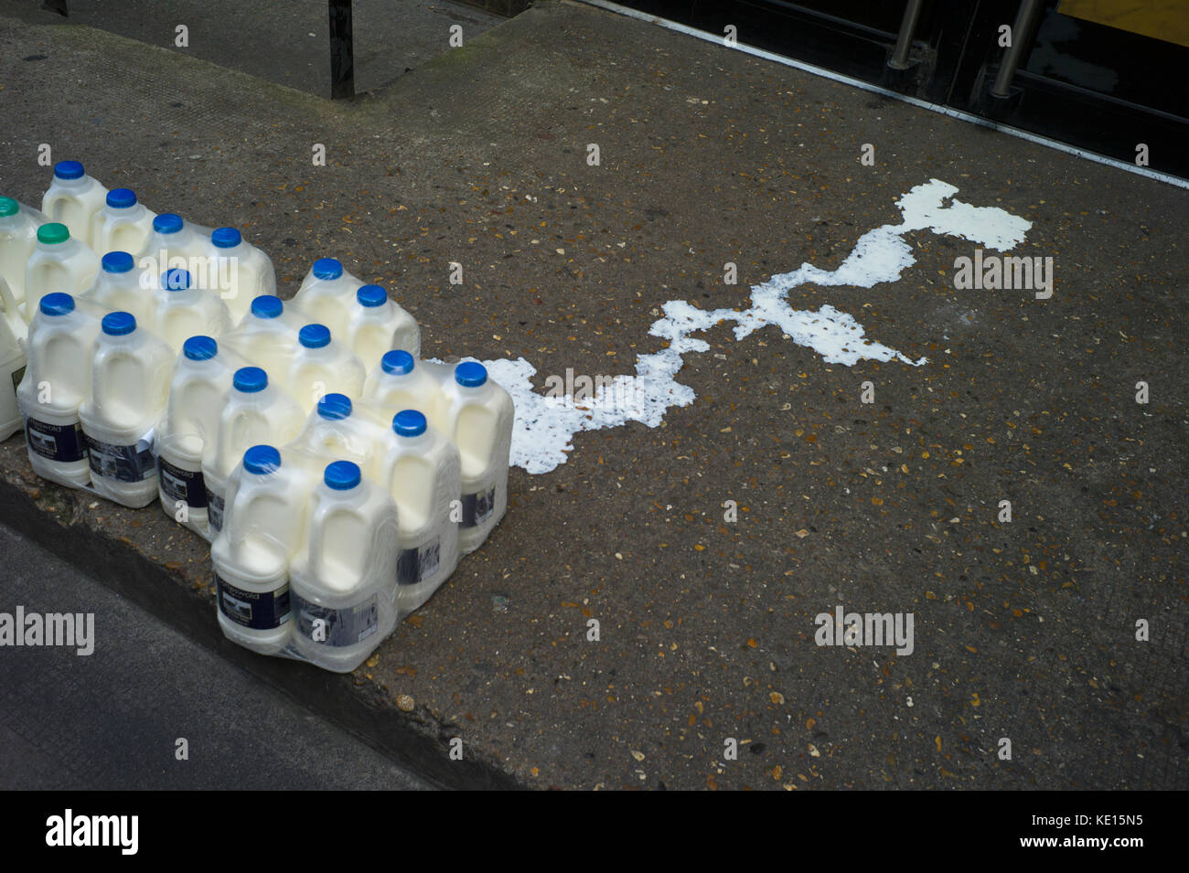 Latte versato, Brick Lane Londra. Ottobre 2017 Foto Stock
