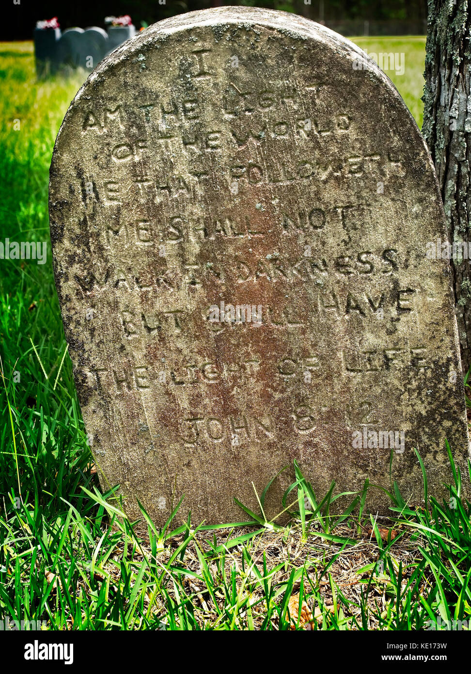 Conroe, Texas, USA - 17 agosto 2017 - Tomba Stone John, 8:12 nel cimitero degli anni '1800 Foto Stock