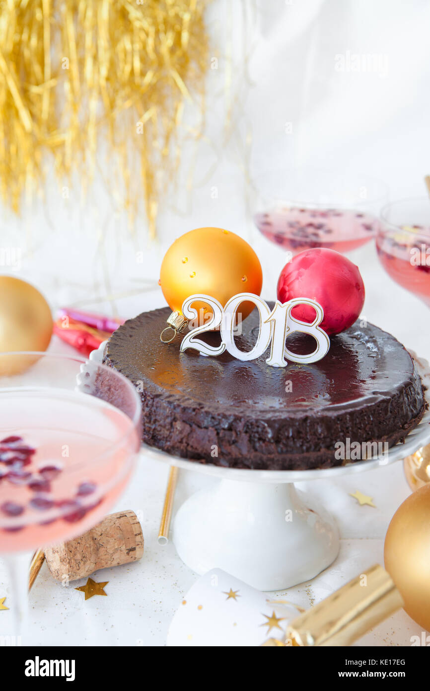 Torta al cioccolato per una festa di capodanno Foto Stock