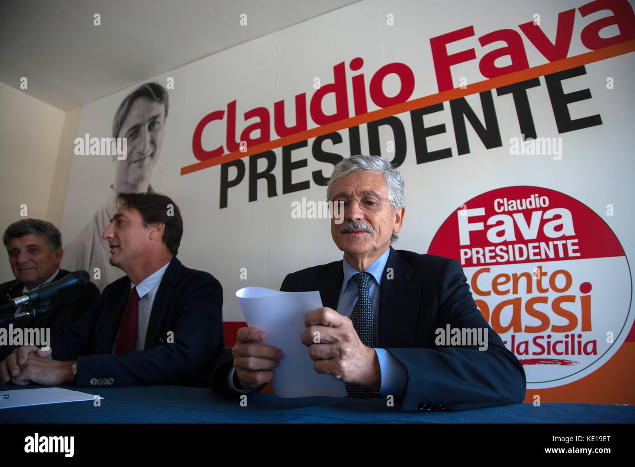 Massimo D'Alema durante la conferenza stampa a sostegno di Claudio Fava la candidatura per la presidenza della regione siciliana. Foto Stock