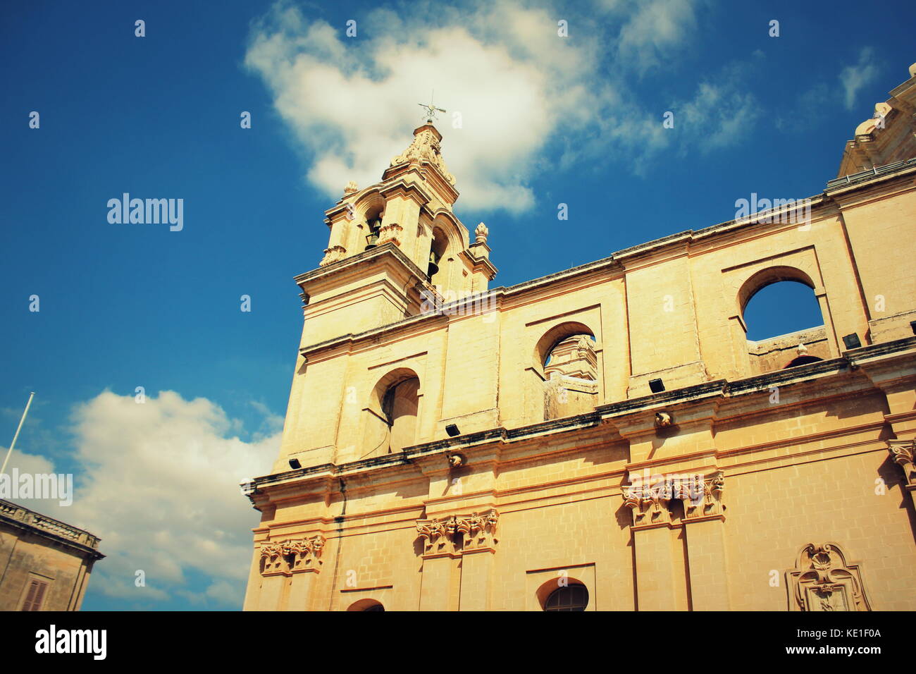 Saint Paul cathedral progettato dall architetto Lorenzo Gafa in Mdina, Malta . Foto Stock