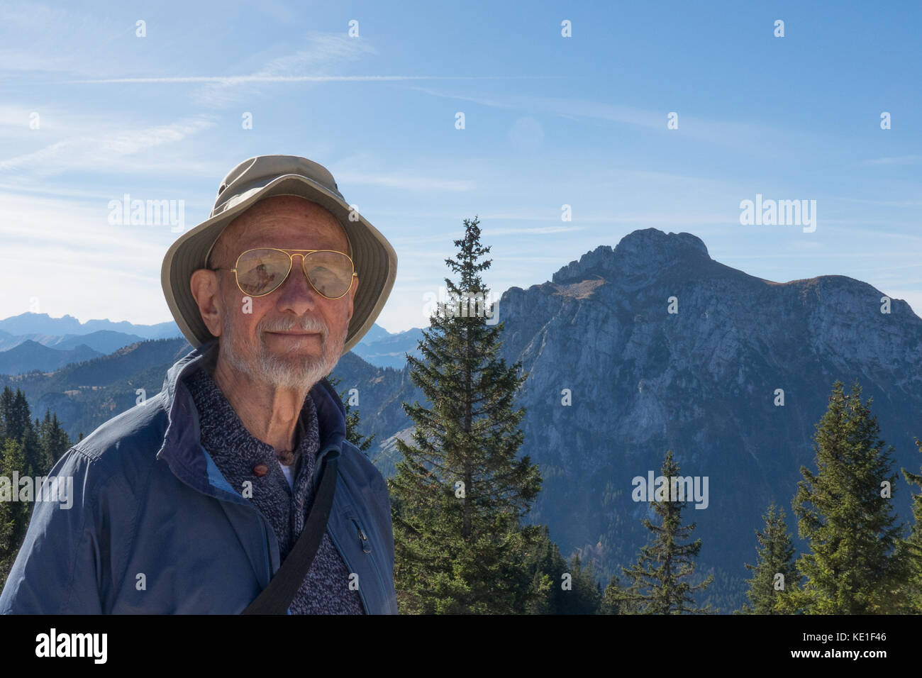 Cappello sgualcito immagini e fotografie stock ad alta risoluzione - Alamy