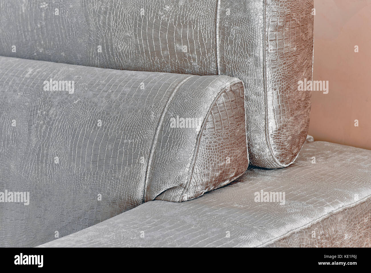 La tessitura di un argento divano close-up Foto Stock