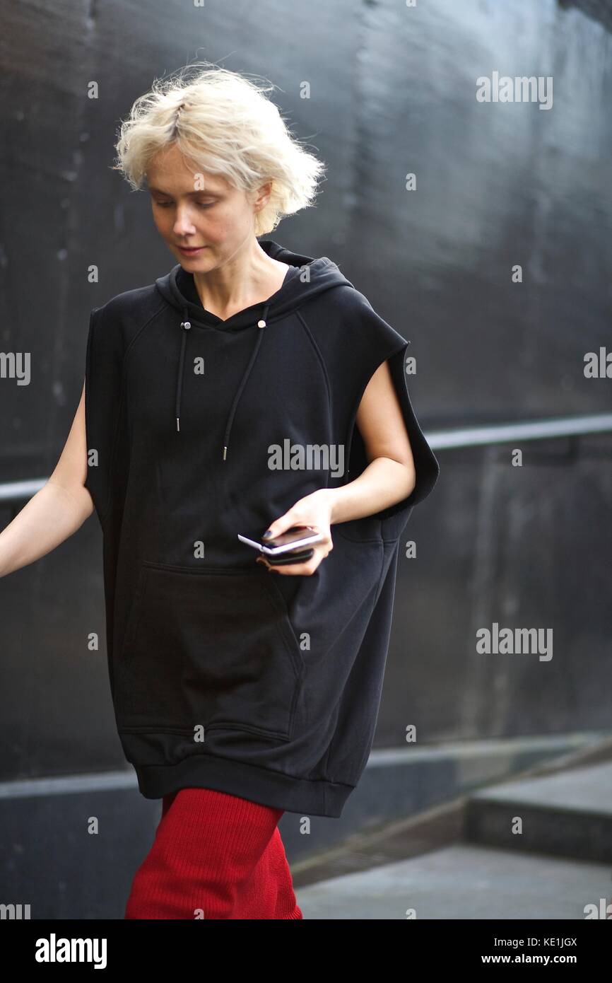 Olga karput london fashion week autunno inverno 2016 durante Christopher Kane: street style 22 feb 2016 LONDON REGNO UNITO Foto Stock