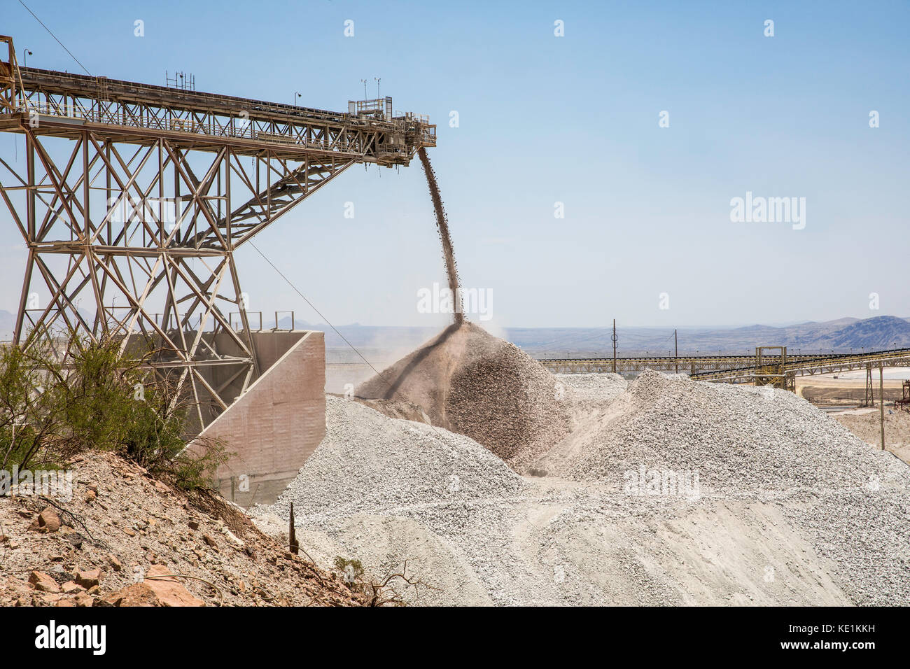 Solfuro di rame fresco tritato, miniera di rame Morenci, contea di Greenlee, Arizona, Stati Uniti Foto Stock