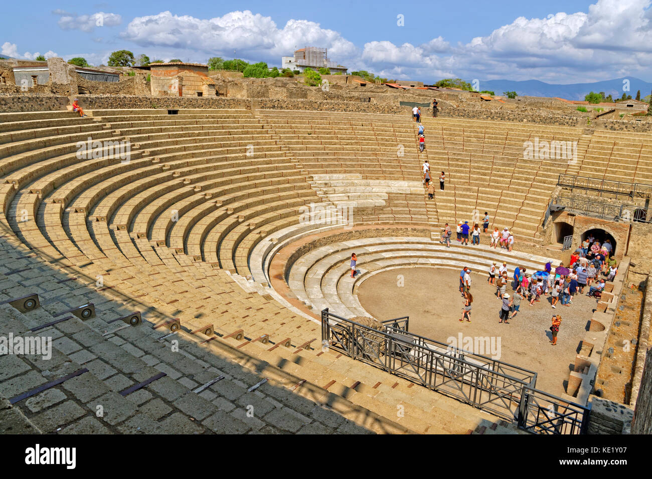 Grand Theatre presso le rovine di una città romana di Pompei a Pompei Scavi, vicino a Napoli, Italia. Foto Stock