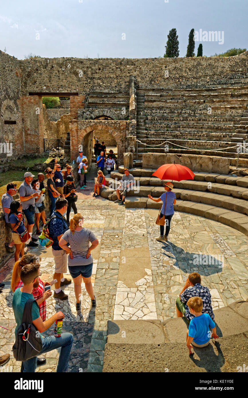 Odeon piccolo anfiteatro in rovina la città romana di Pompei a Pompei Scavi vicino a Napoli, Italia. Foto Stock