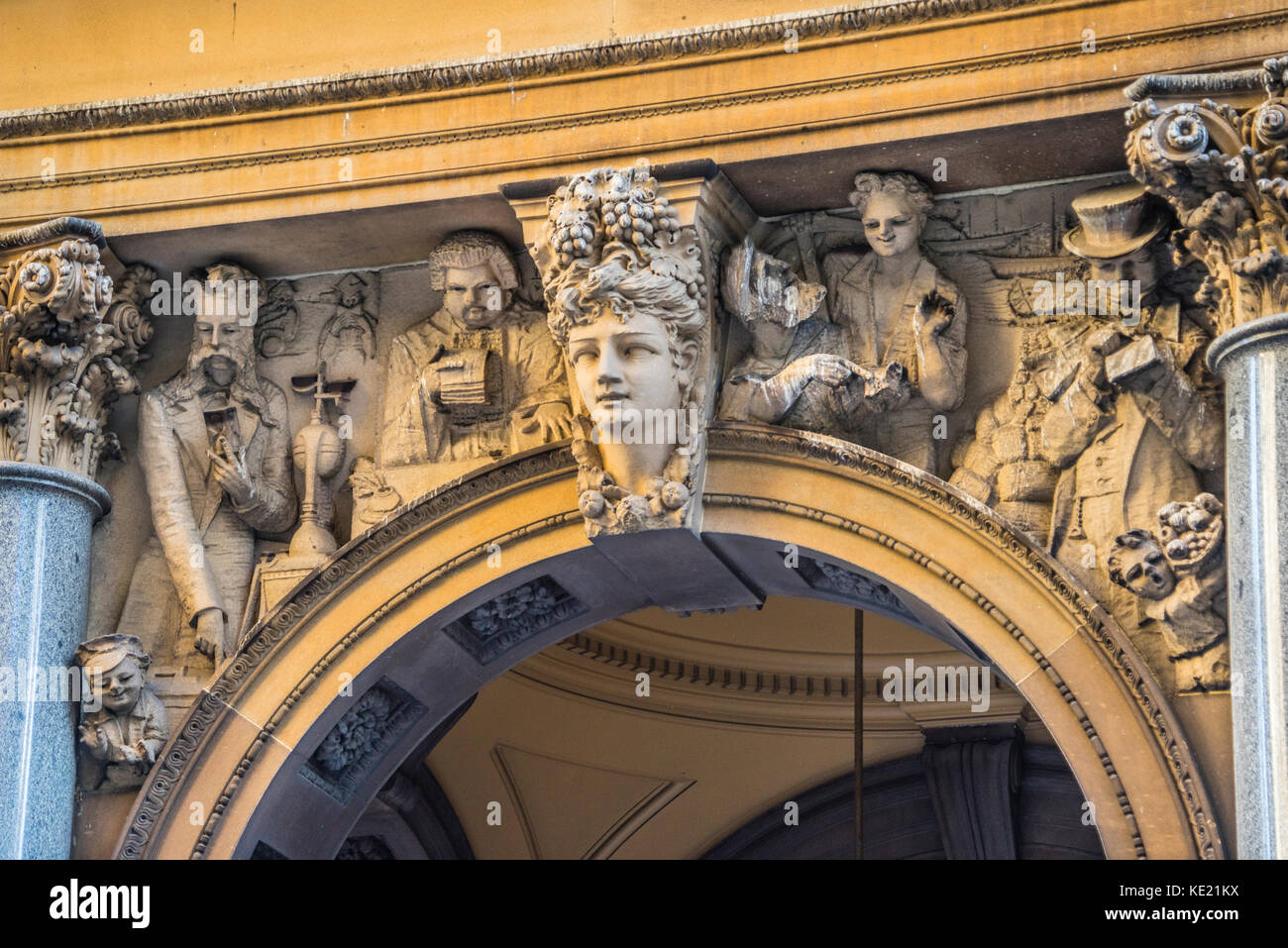 Australia, Nuovo Galles del Sud, Sydney, sculture contemporanee di Sydney sione ritiene dallo scultore Tomaso sani in un spandrel del Pitt Street arcade di th Foto Stock