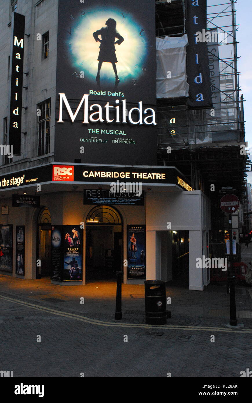 Regno Unito, Londra, West End, Cambridge Theatre Foto Stock