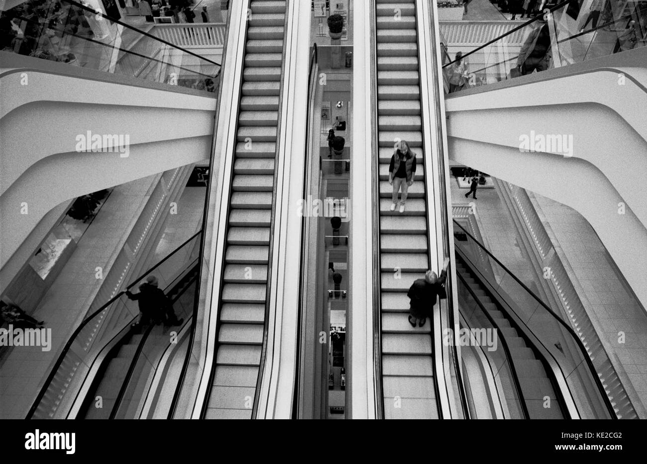 SCALA MOBILE - SCALA MOBILE PER GRANDI MAGAZZINI BERLINO - ALEXANDERPLATZ SHOPPING - BERLINO SHOPPING - GERMANIA - IMMAGINE SIVER © FRÉDÉRIC BEAUMONT Foto Stock