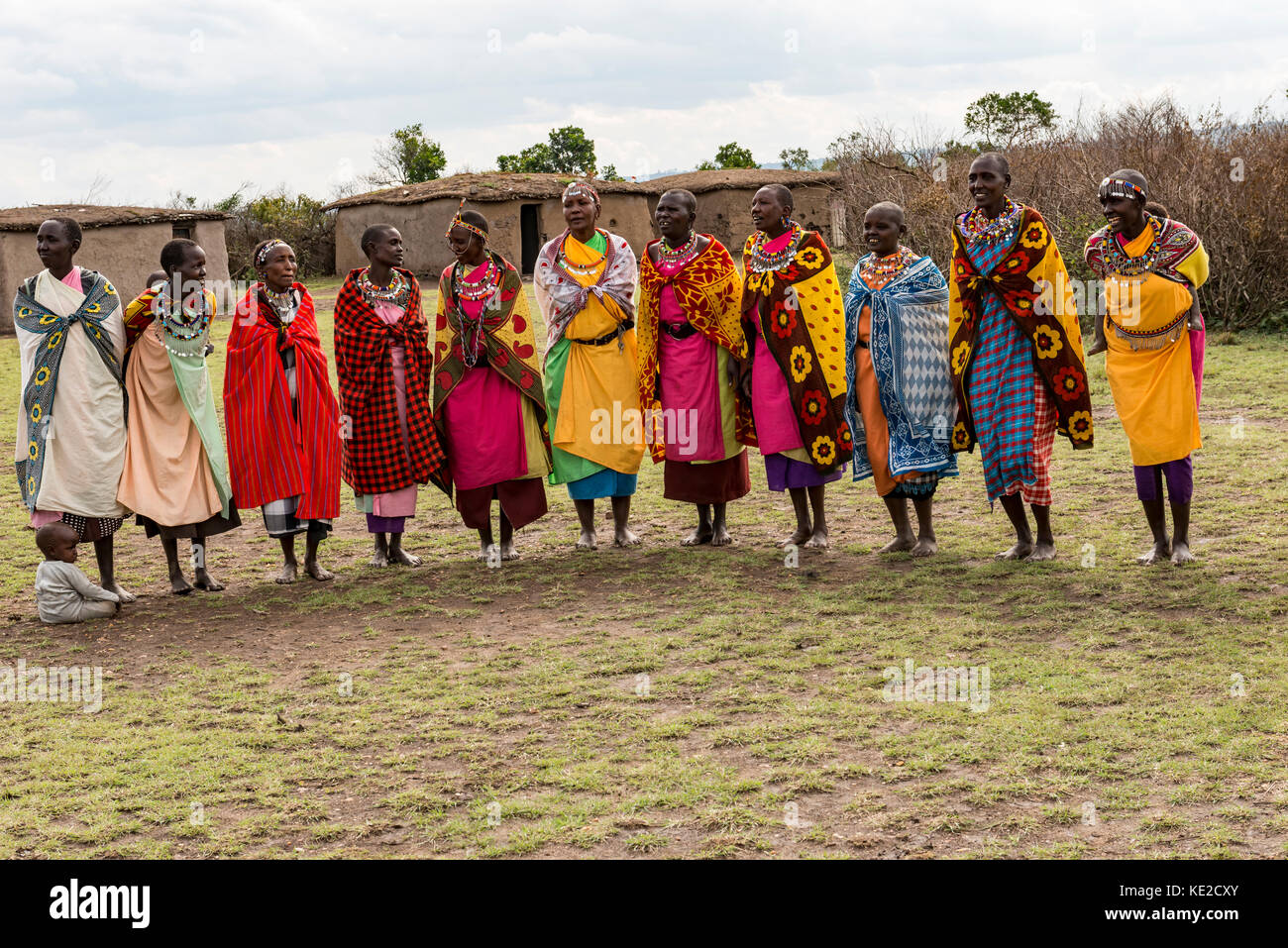 Maasai Village persone nel Masai Mara, Kenya Foto Stock