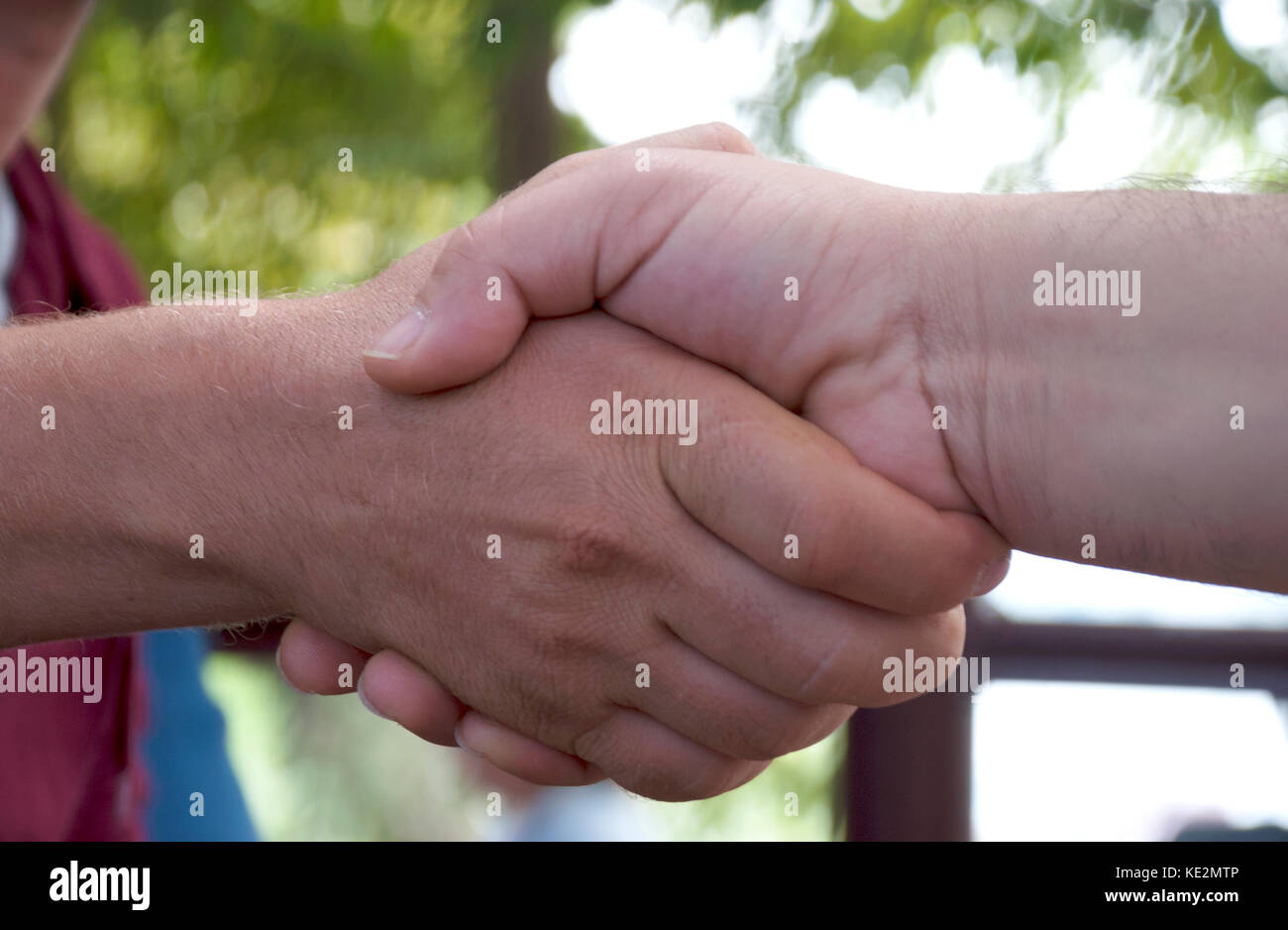 Handshake sullo sfondo della vista Foto Stock