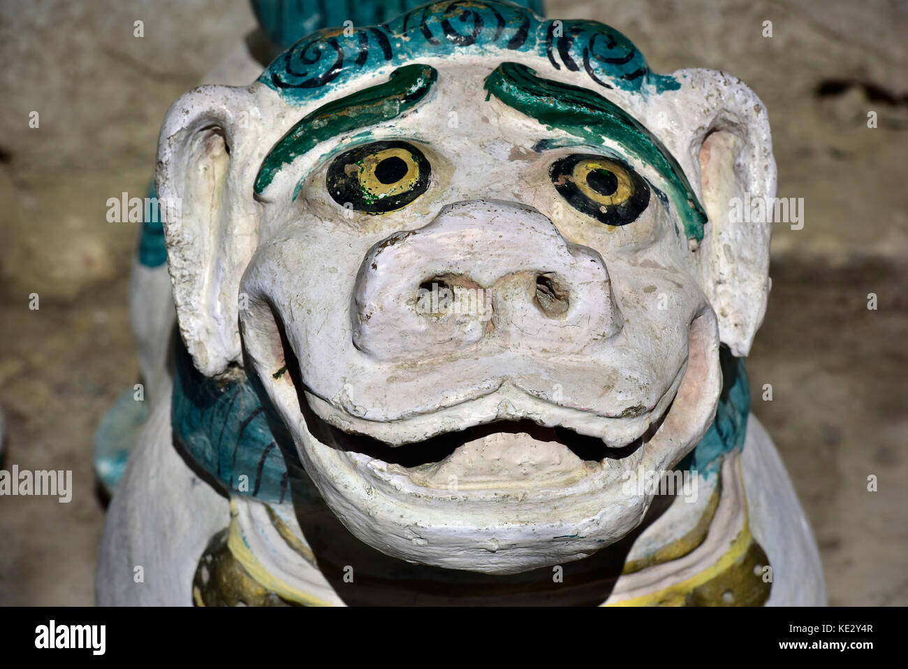 Neve buddista lion, una vecchia scultura in pietra da zanskar, India settentrionale. Foto Stock
