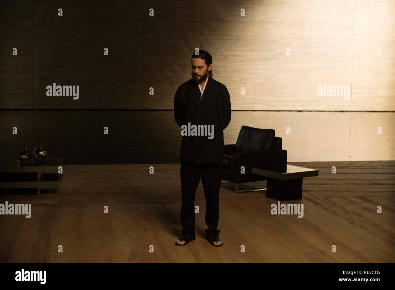 DATA di uscita: 6 ottobre 2017 TITOLO: Blade Runner 2049 CASA DI PRODUZIONE: Columbia Pictures REGISTA: Denis Villeneuve TRAMA: La scoperta di un segreto sepolto da tempo da parte di un giovane corridore della pala lo conduce a rintracciare l'ex corridore della pala Rick Deckard, che manca da trent'anni. Protagonisti: Jared LETO come Niander Wallace. (Immagine Di Credito: © Columbia Pictures/Entertainment Pictures) Foto Stock