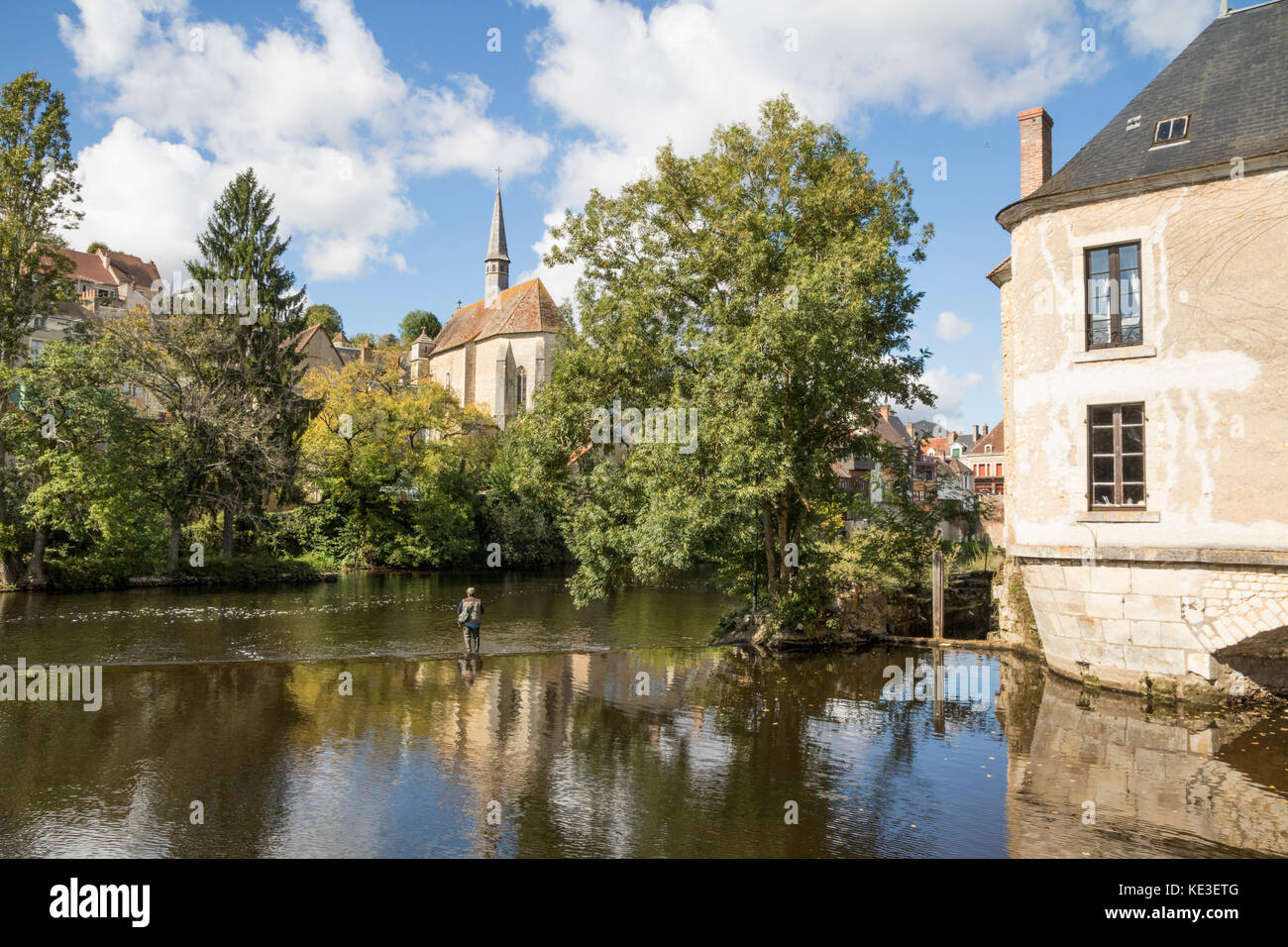 Il vecchio mulino, Argenton sur Creuse, Francia centrale, fisherman Foto Stock