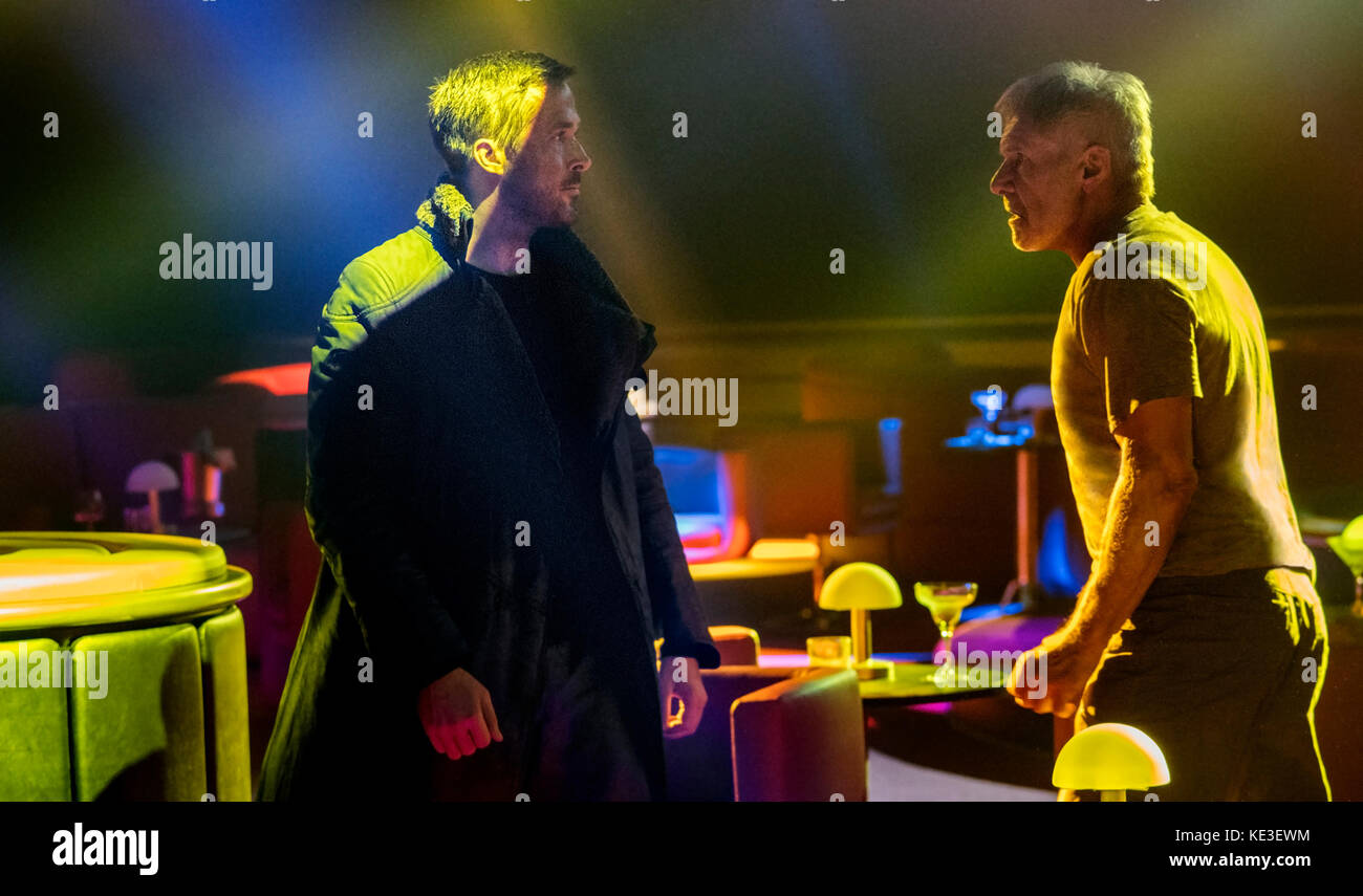 DATA di uscita: 6 ottobre 2017 TITOLO: Blade Runner 2049 CASA DI PRODUZIONE: Columbia Pictures REGISTA: Denis Villeneuve TRAMA: La scoperta di un segreto sepolto da tempo da parte di un giovane corridore della pala lo conduce a rintracciare l'ex corridore della pala Rick Deckard, che manca da trent'anni. STARRING: RYAN GOSLING COME K, HARRISON FORD. (Immagine Di Credito: © Columbia Pictures/Entertainment Pictures) Foto Stock