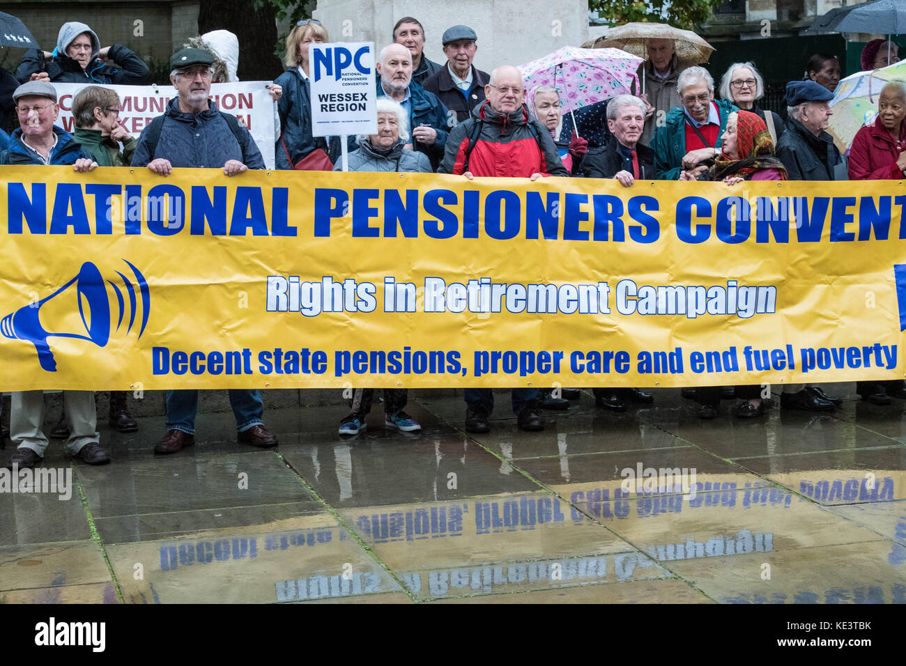 Londra 18 ottobre 2017, il National pensioers covention tenere un "diritti a pensione di lobby del parlamento a sostegno delle loro richieste per uno stato superiore in pensione, beter nhs finanziamenti e un affare brexit che salvaguarda il pagamento delle pensioni e dei diritti dei pensionati del regno unito all'estero credito: Ian Davidson/alamy live news Foto Stock