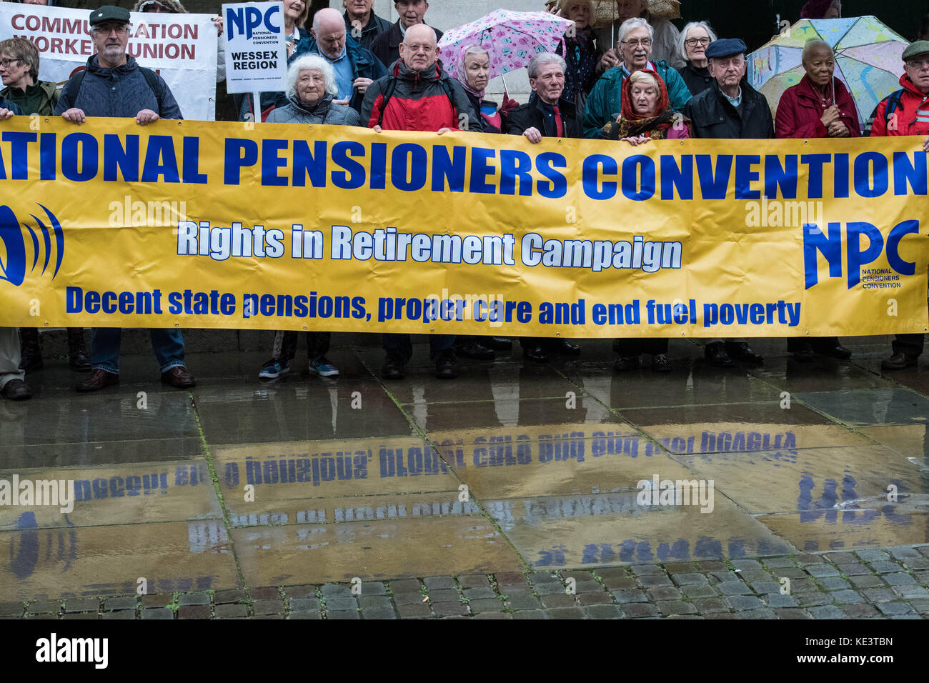 Londra 18 ottobre 2017, il National pensioers covention tenere un "diritti a pensione di lobby del parlamento a sostegno delle loro richieste per uno stato superiore in pensione, beter nhs finanziamenti e un affare brexit che salvaguarda il pagamento delle pensioni e dei diritti dei pensionati del regno unito all'estero credito: Ian Davidson/alamy live news Foto Stock