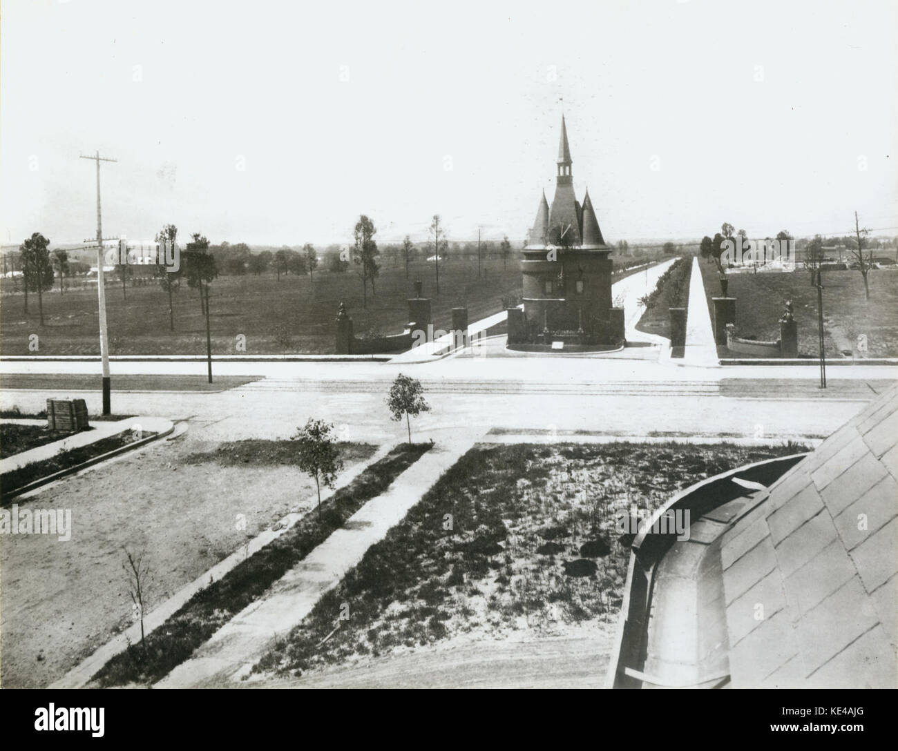 Washington terrazza a ovest da Union Boulevard. Prima residenza in costruzione oltre i cancelli Foto Stock