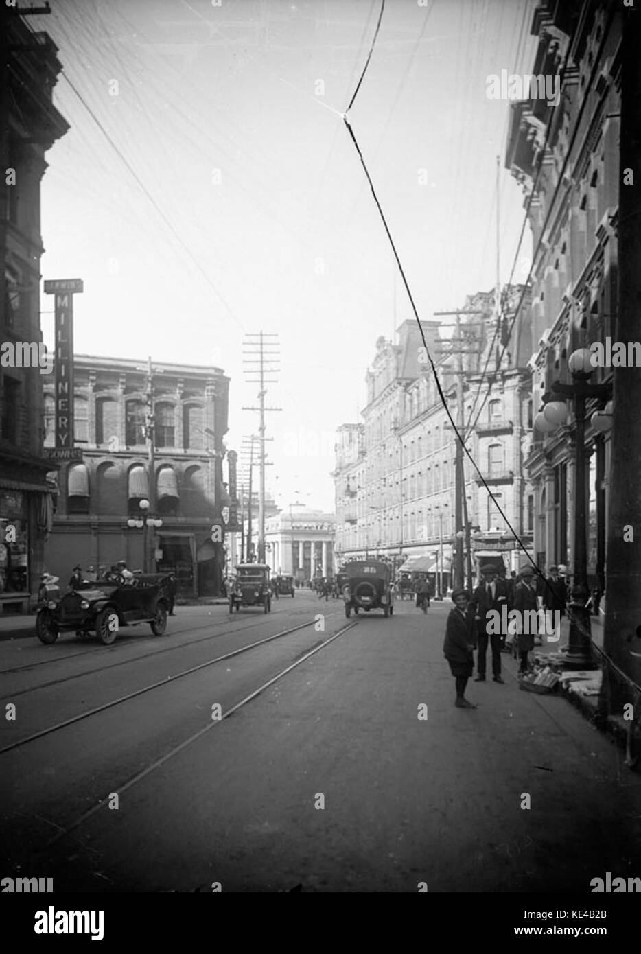 Immagine di Confederation Square, una delle principali piazze urbane di Ottawa, Canada, conosciuta per i suoi monumenti nazionali e la disposizione civica. Foto Stock