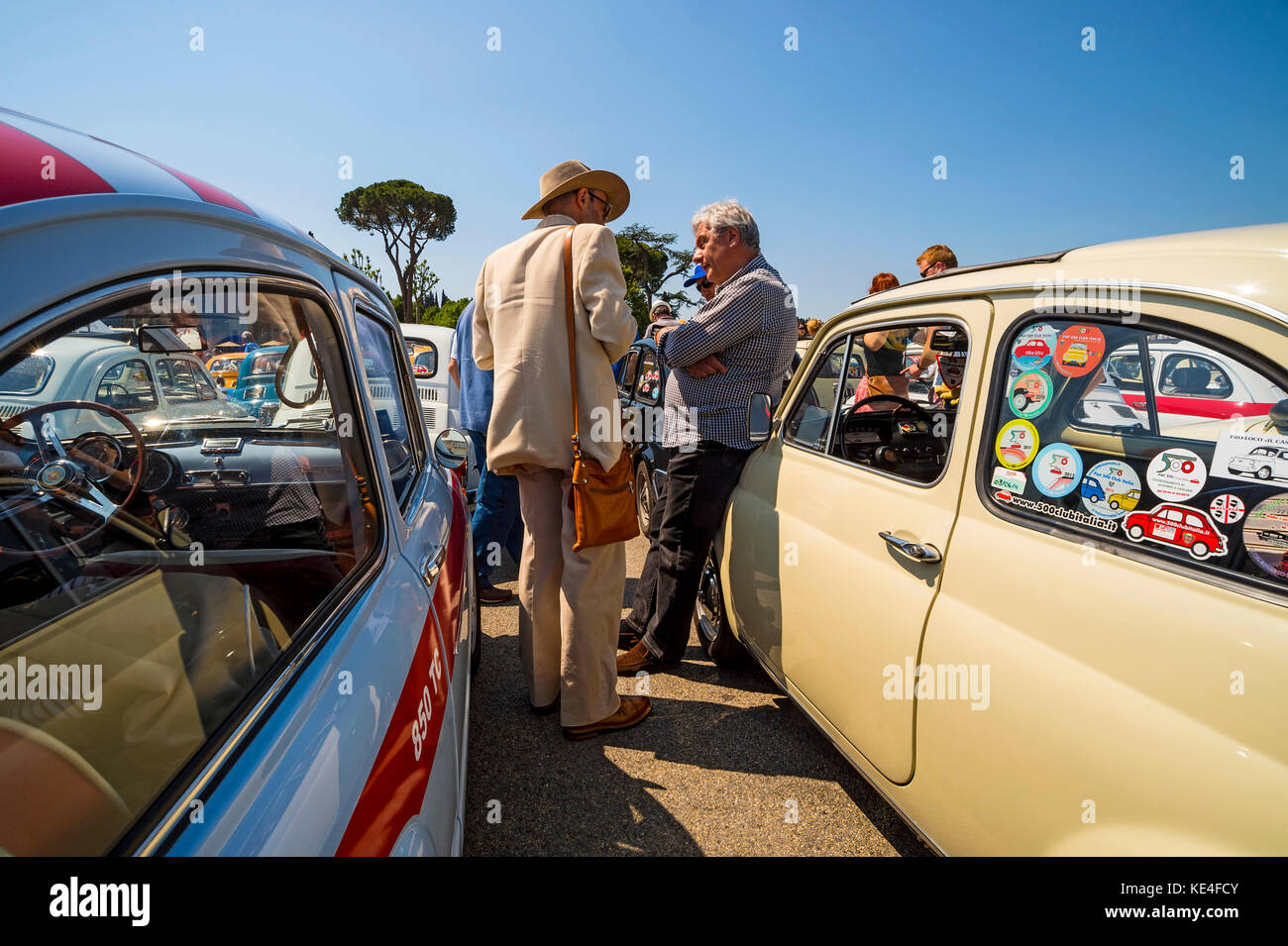 Europa,l'Italia,Toscana,l'Italia,fiat 500,vecchia auto,auto d'epoca,abarth,colori,rally Foto Stock