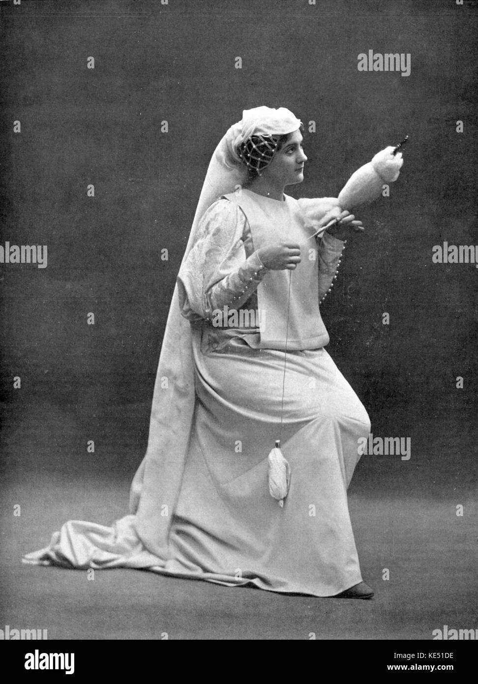 Jeanne Daffetye come Bertrade di Jules Massenet 's opera Grisélidis debutta all'opéra-comique di Parigi, Francia. Il 20 novembre 1901. JM: Il compositore francese, 12 maggio 1842 - 13 agosto 1912 JD: soprano francese Foto Stock