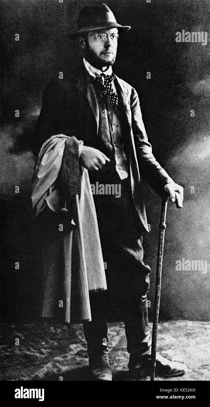 Bela Bartok - con il cappello e il bastone da passeggio in Transilvania, 1907. Ungherese compositore e pianista: 25 Marzo 1881 - 26 settembre 1945. Fotografia di István Kováts. Foto Stock