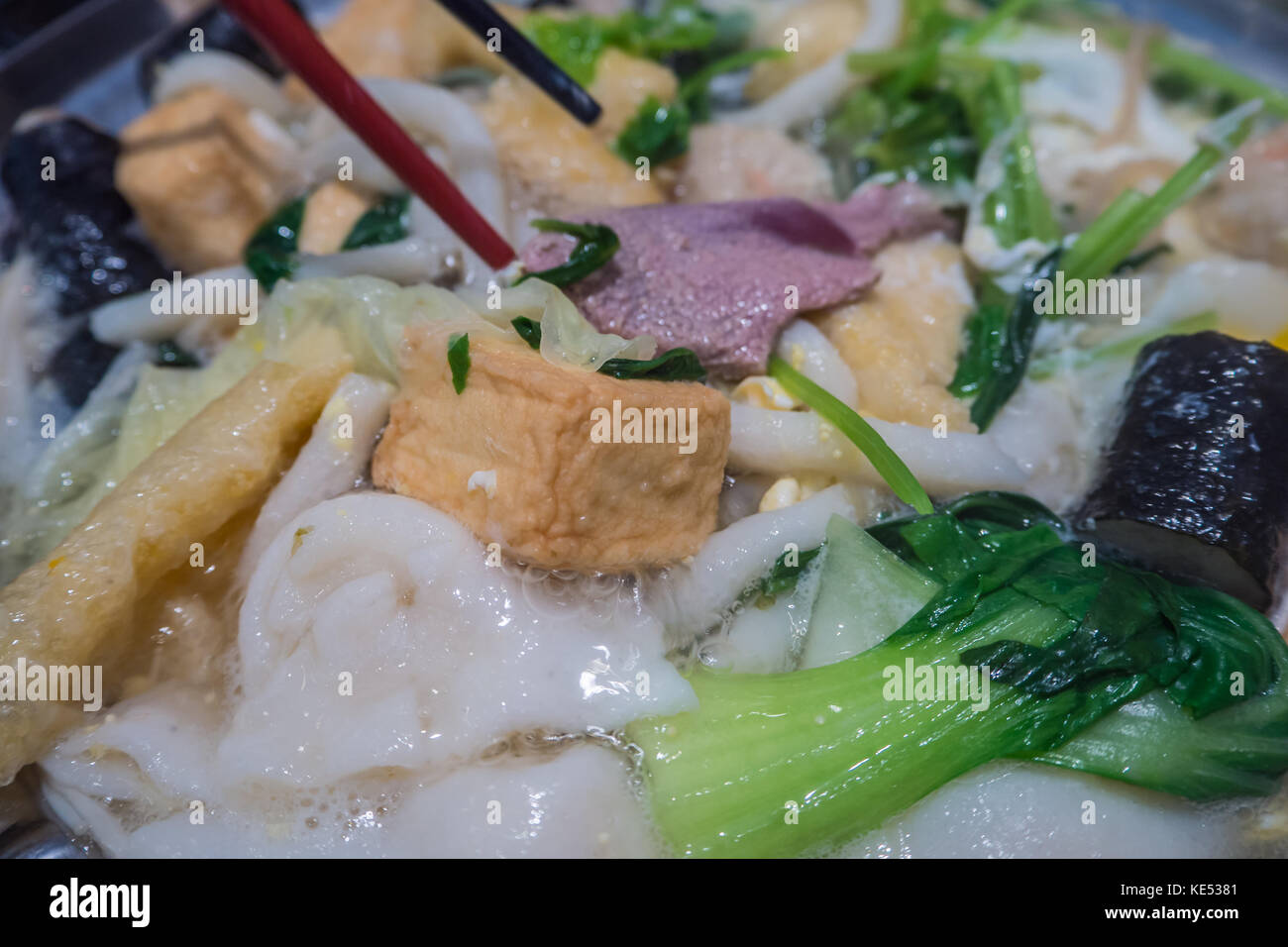 Sukiyaki cibo in pentola bollire acqua Foto Stock