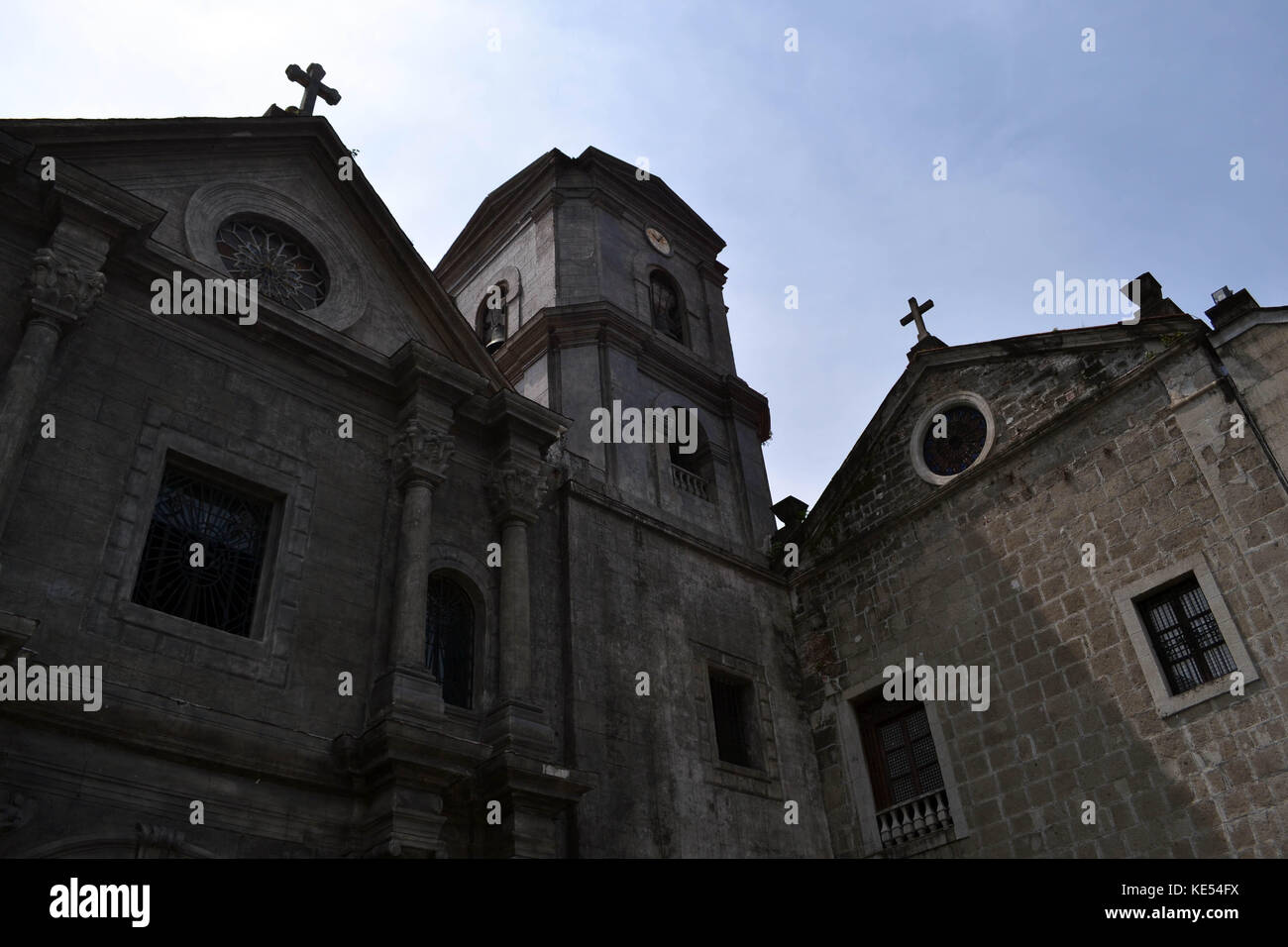 La vista intorno a 'intramuros' area e Agostino Chiesa a Manila nelle Filippine. pic è stata adottata nel settembre 2015. Foto Stock