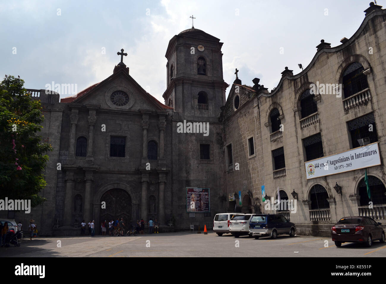 La vista intorno a 'intramuros' area e Agostino Chiesa a Manila nelle Filippine. pic è stata adottata nel settembre 2015. Foto Stock