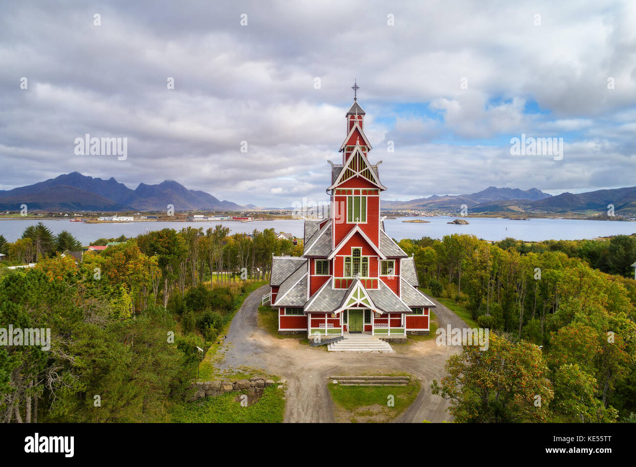 Buksnes chiesa nel villaggio di gravdal sulle isole Lofoten in Norvegia Foto Stock