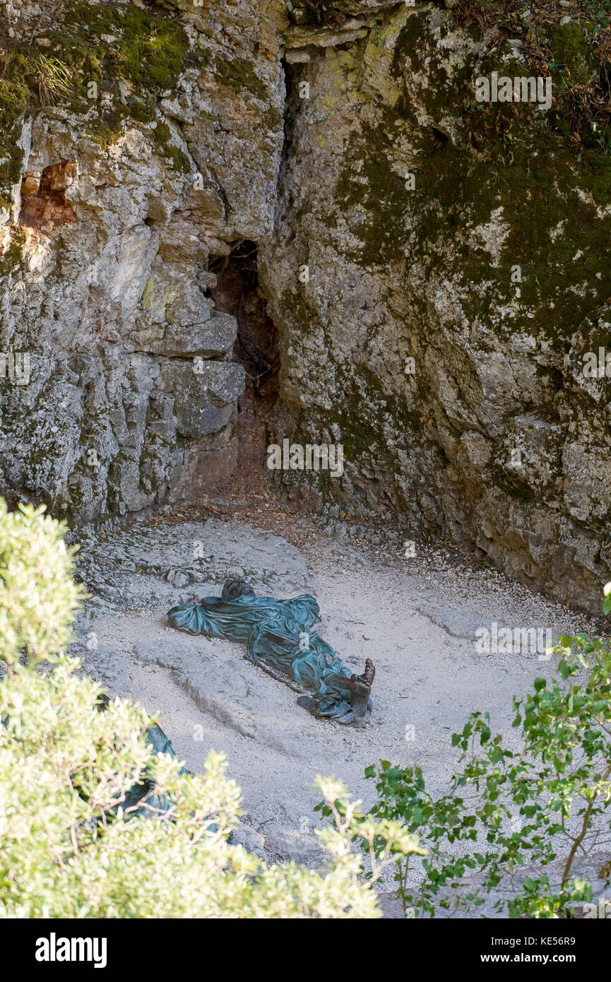 Statua Di Posa La Preghiera Di San Francesco In Eremo Delle Carceri  L Carceri In Una Ripida Gola Di Foresta Al Monte Subasio Elencati Giornate Mondiali 163613613