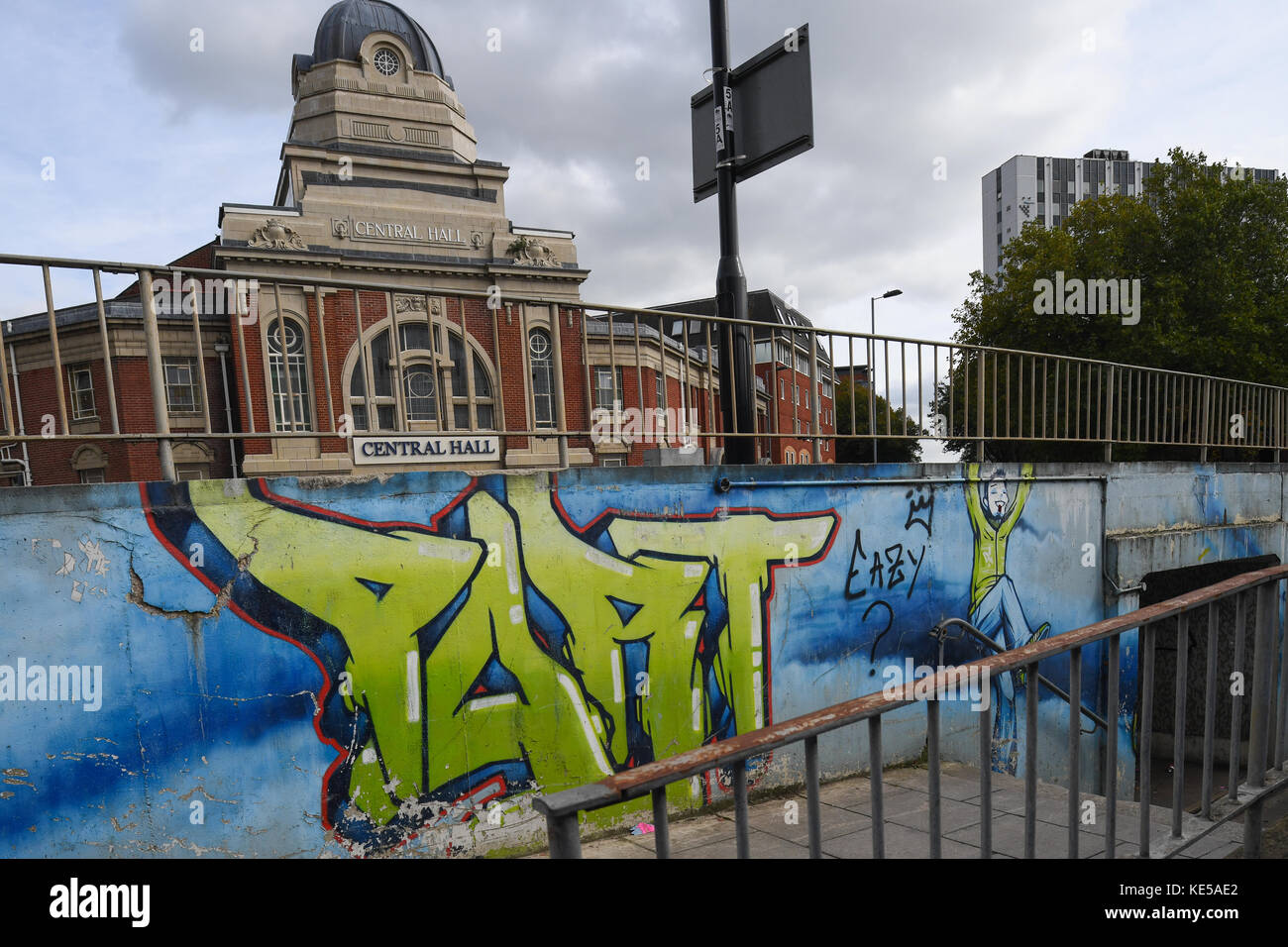 La città interna graffiti intorno alla St Marys area di Southampton, in una zona che è attualmente alla ricerca di rigenerazione. Foto Stock