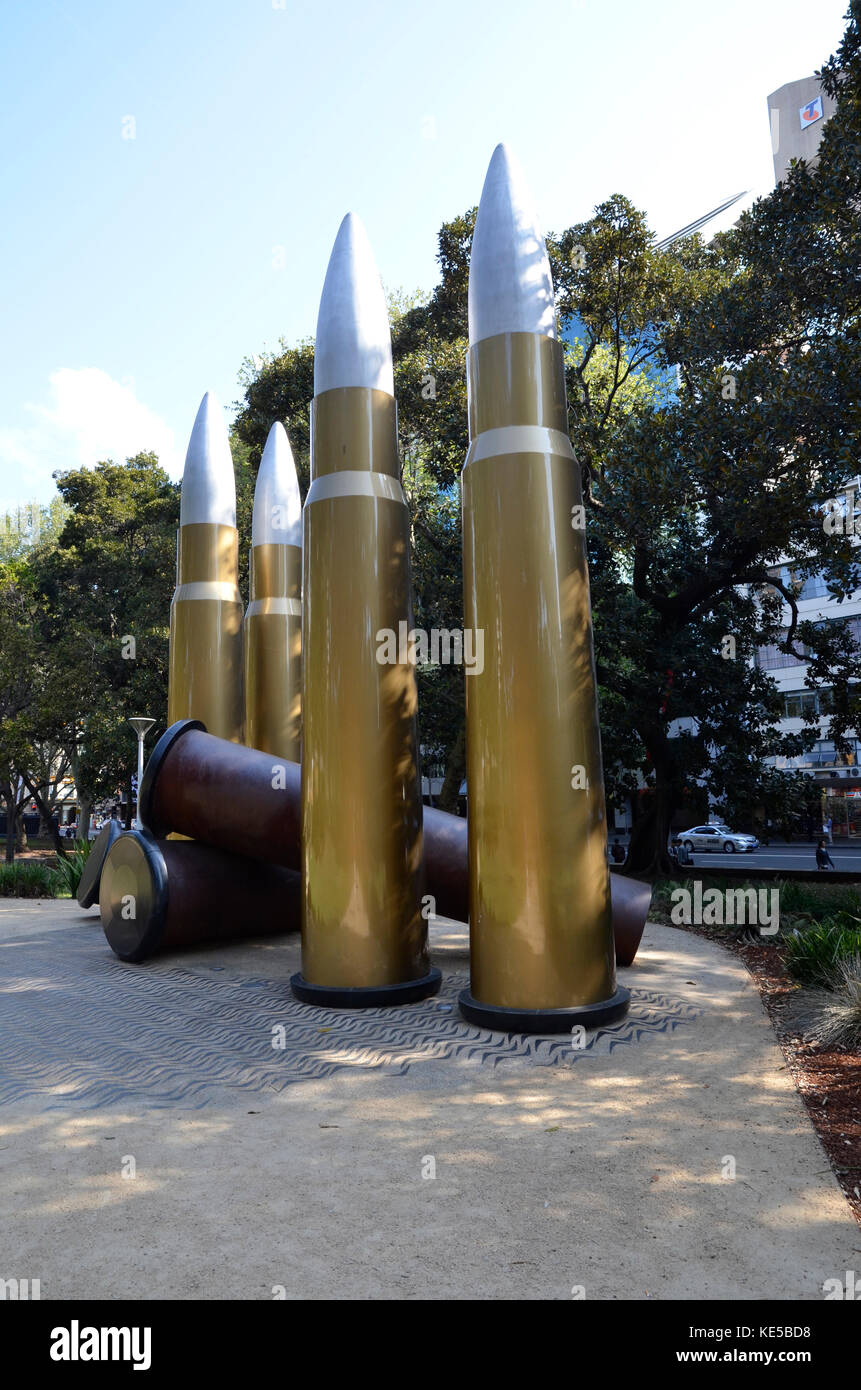 La scultura "yininmadyemi - tu hai lasciato cadere' da tony albert in Sydney hyde park. Si tratta di un omaggio agli aborigeni e torres isolani diritta Foto Stock