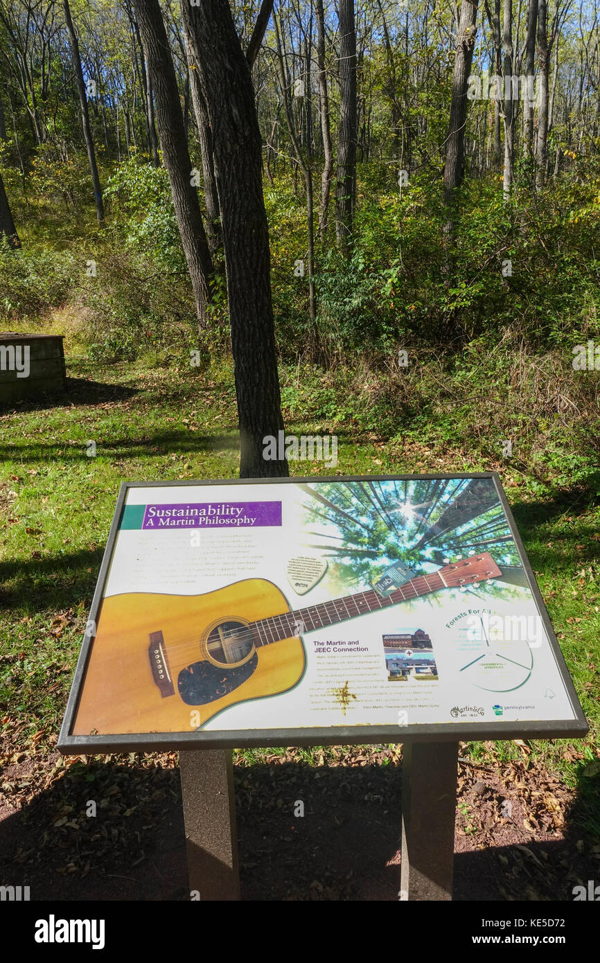Scheda Informazioni di Martins guitars circa la sostenibilità per i legni utilizzati. Stato Jacobsburg park. Nazaret., Pennsylvania, Stati Uniti. Foto Stock