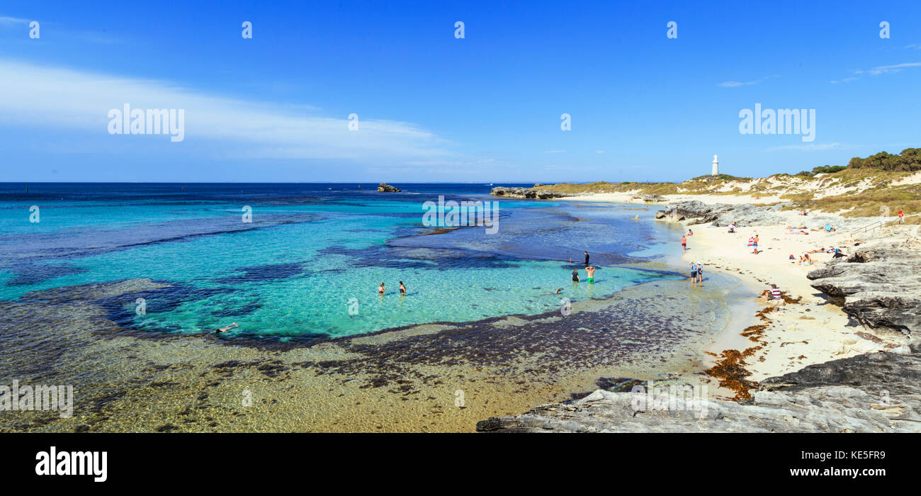 Il bacino spiaggia a Rottnest Island su una bella giornata di sole. L'Isola di Rottnest, Perth, Western Australia Foto Stock