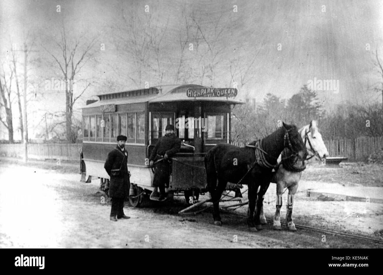 Due auto a cavallo presso il re e la regina strade 1888 Foto Stock