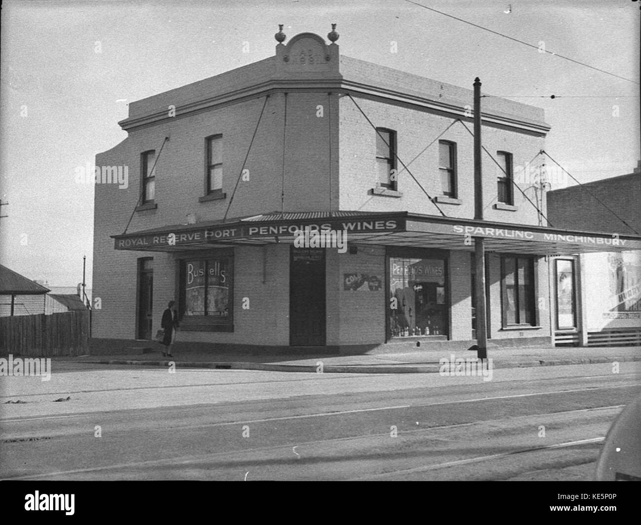 Penfolds Wines, una rinomata azienda vinicola australiana, è nota per la sua vasta offerta di vini, tra cui varietà provenienti dalle sue località di Petersham o Balmain. Queste regioni sono importanti nella storia e nella produzione vinicola di Penfolds. Foto Stock