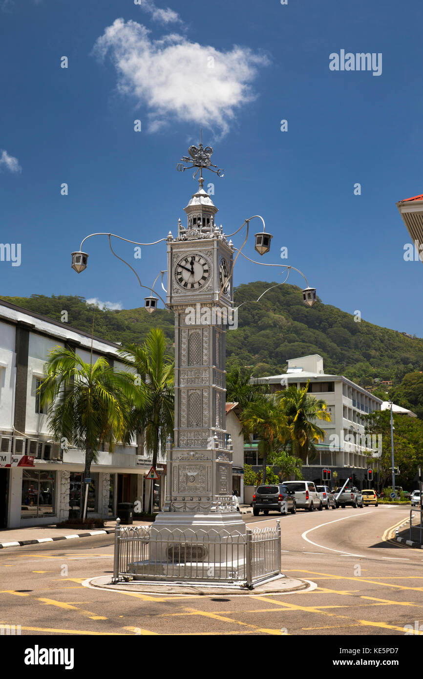 La Seychelles, Mahe, Victoria, Viale Indipendenza, 1903 ghisa Queen Victoria Torre dell Orologio Foto Stock