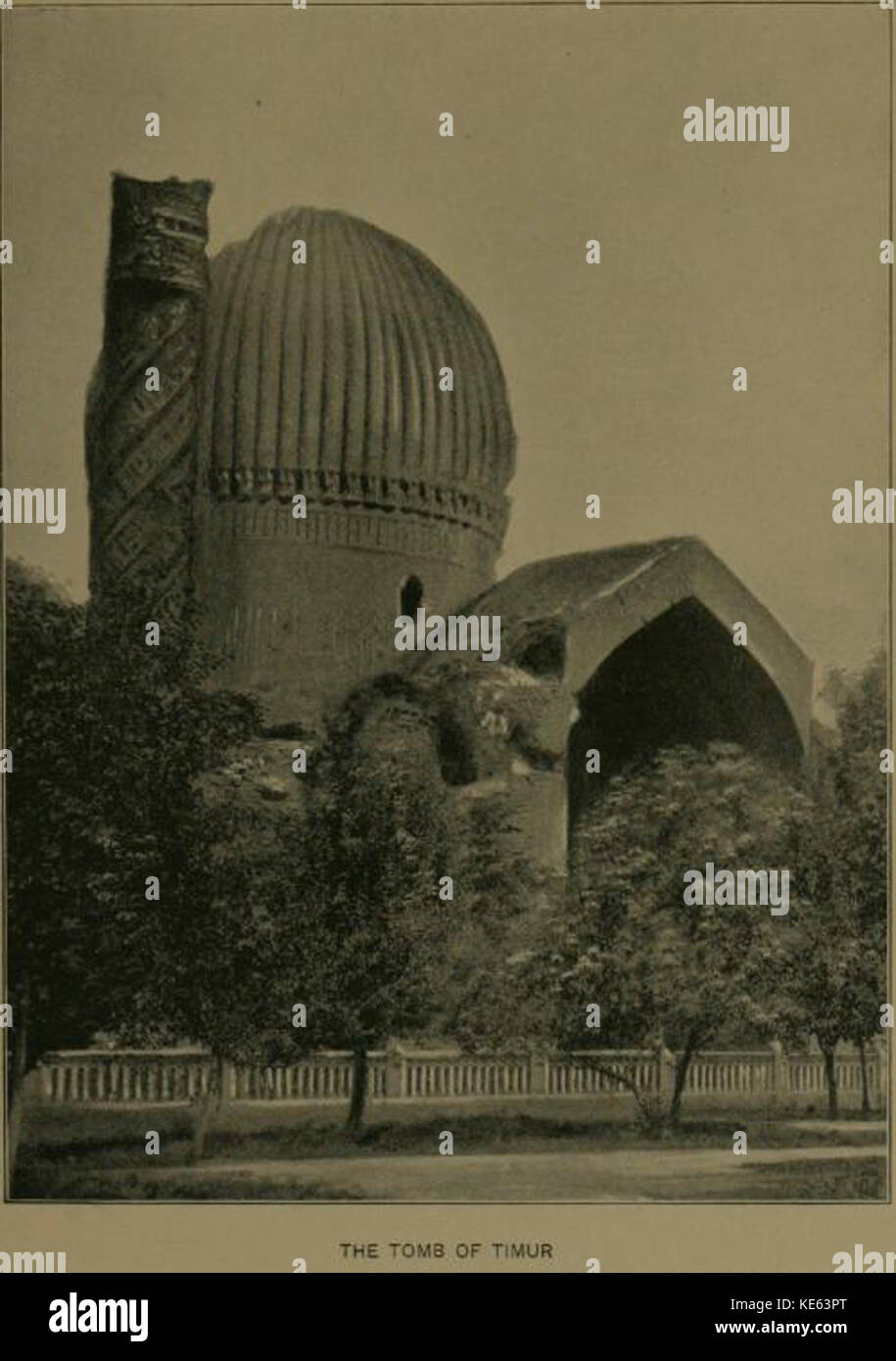 La Tomba di Tamerlano, situata a Samarcanda, Uzbekistan, è un importante monumento storico, che segna il luogo di sepoltura di Tamerlano, un importante sovrano e fondatore dell'Impero timuride. Foto Stock