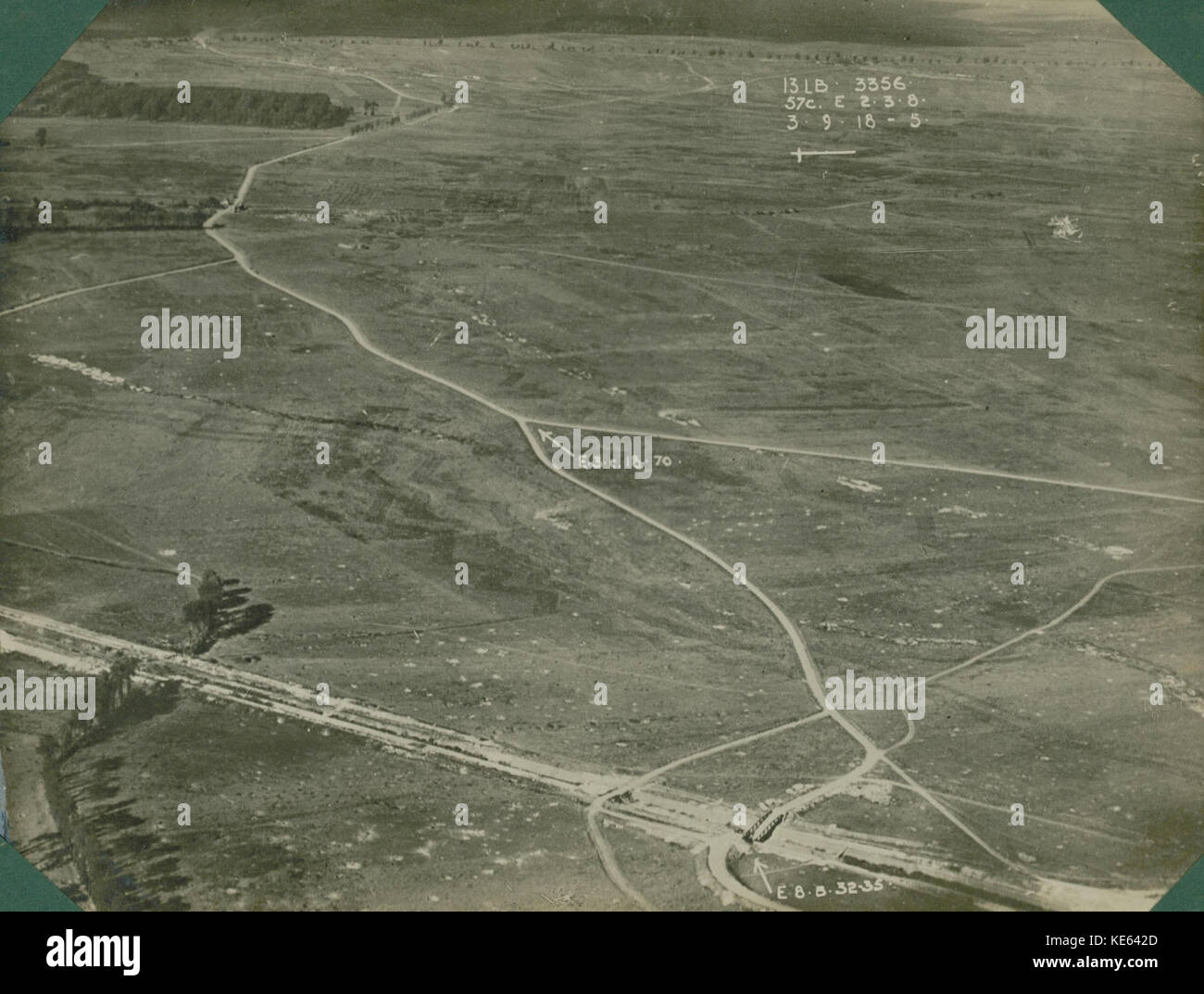 WW1 fotografia aerea distrutto il ponticello del Canal du Nord Foto Stock