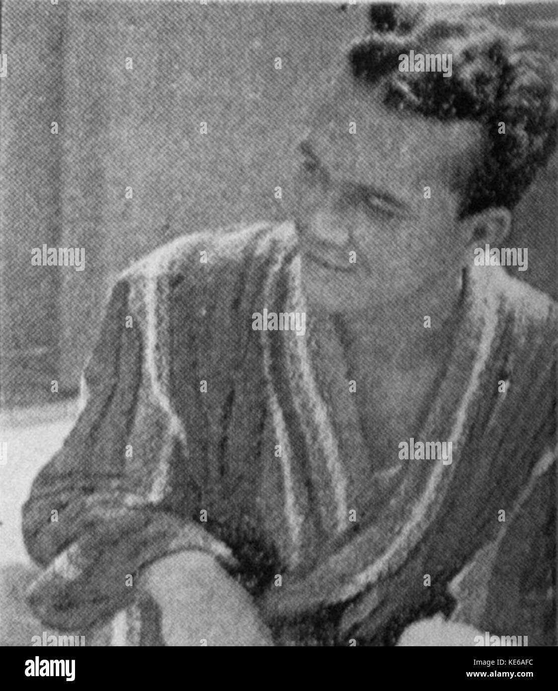 Una pubblicità del 1953 con Asmara Moerni, che mostra il design e l'attrattiva del prodotto nella pubblicità della metà del XX secolo, riflettendo la cultura dei consumatori del dopoguerra e le tendenze del design del tempo. Foto Stock