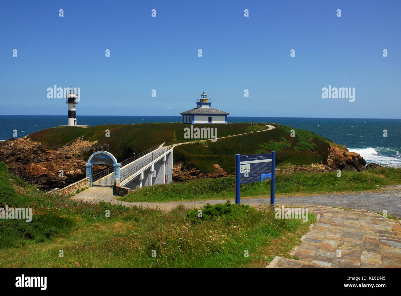 Spagna, Galizia, Provincia di Lugo, Ribadeo, costa vicino Ribadeo, Faro de Illa Pancha, Faro Foto Stock
