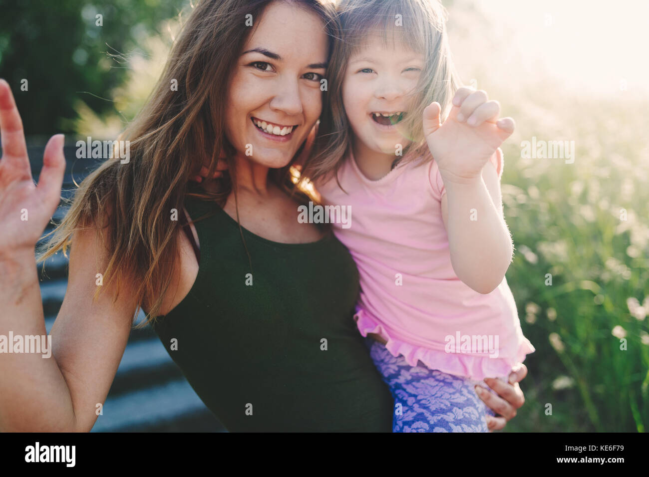 Immagine della madre e del bambino con bisogni speciali Foto Stock