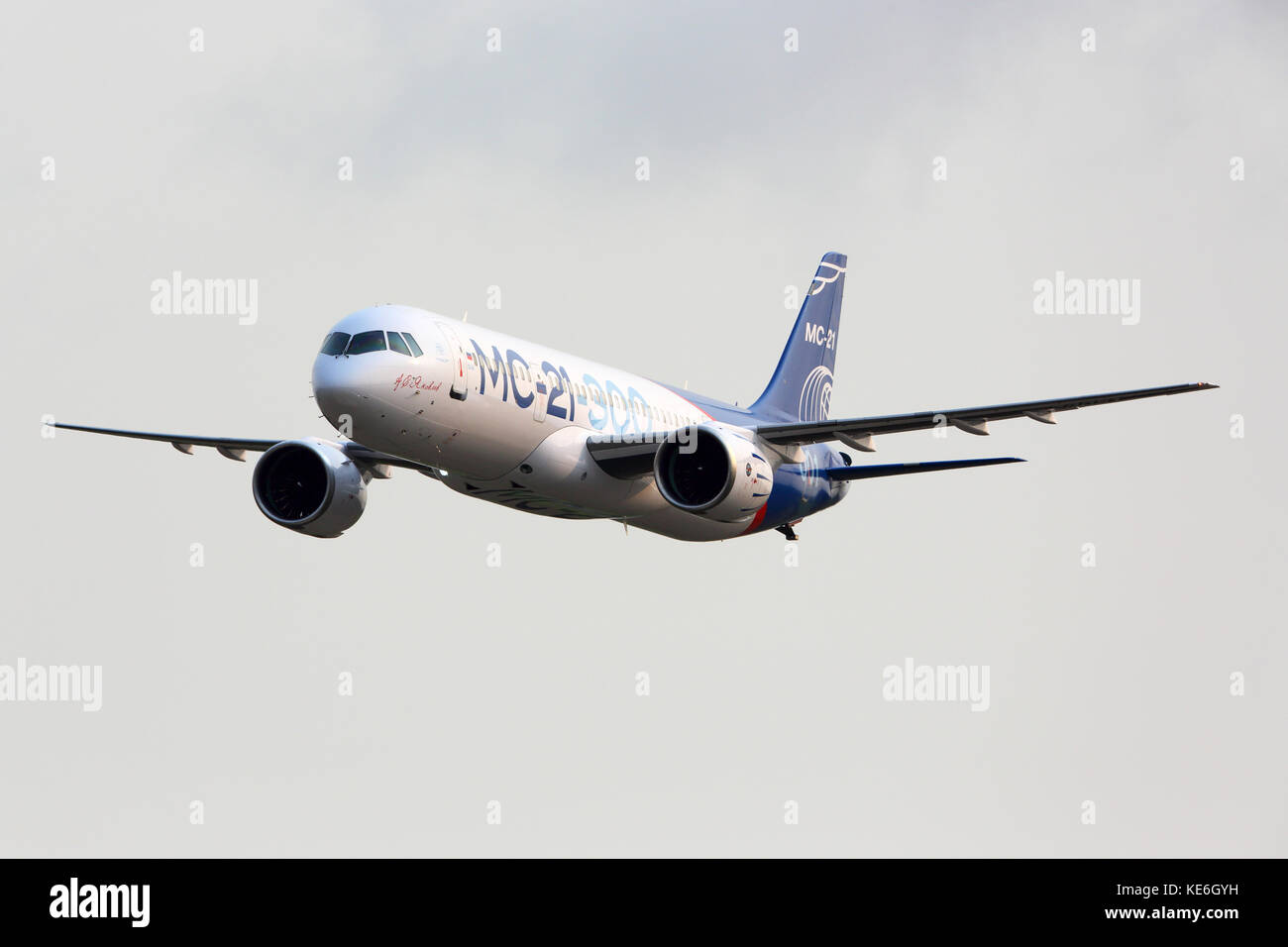 Zhukovsky, Moscow Region, Russia - 17 ottobre 2017: irkut ms-21 73051 prima battenti prototipo di una nuova federazione aereo civile in atterraggio a ramenskoe Foto Stock