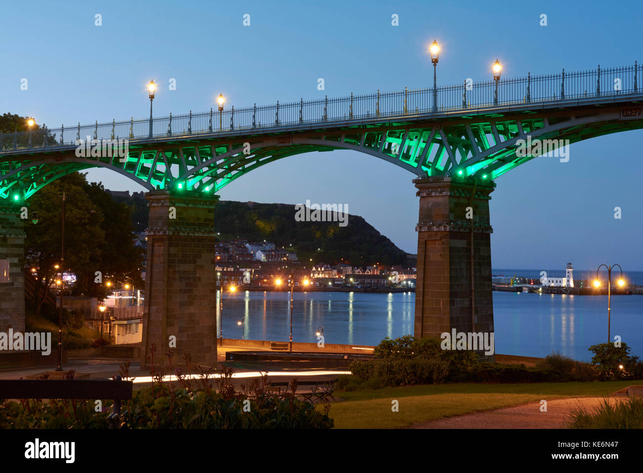 Royal Spa ponte -Scarborough Bay di notte - Scarborough, nello Yorkshire, Regno Unito Foto Stock